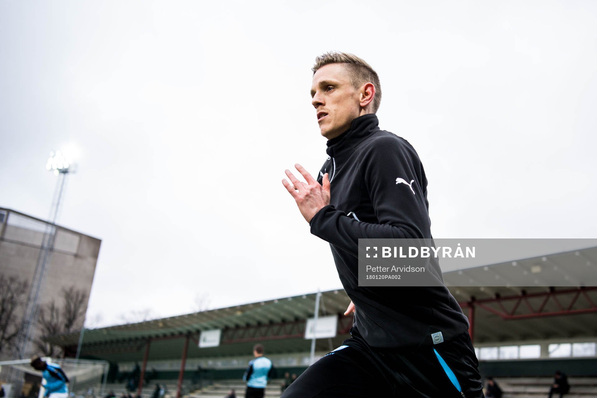 Malmö FFs Sören Rieks värmer upp