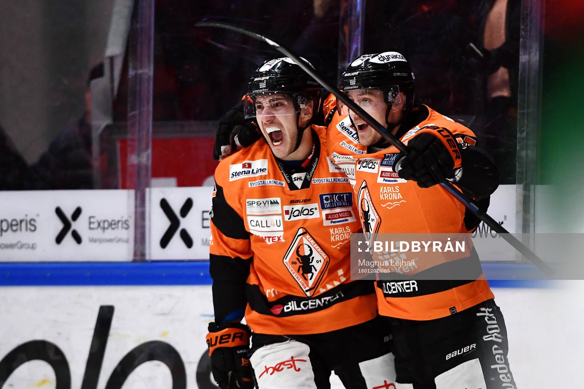Karlskronas Konstantin Komarek jublar med Joel Kellman