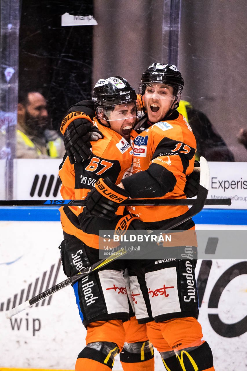 Karlskronas Konstantin Komarek  och Joel Kellman  jublar