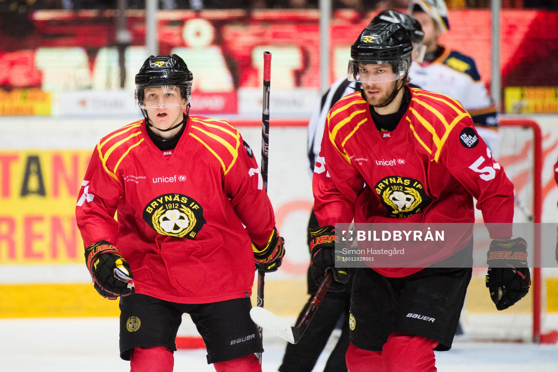 Brynäs Daniel Mannberg och Christopher Liljewall jublar