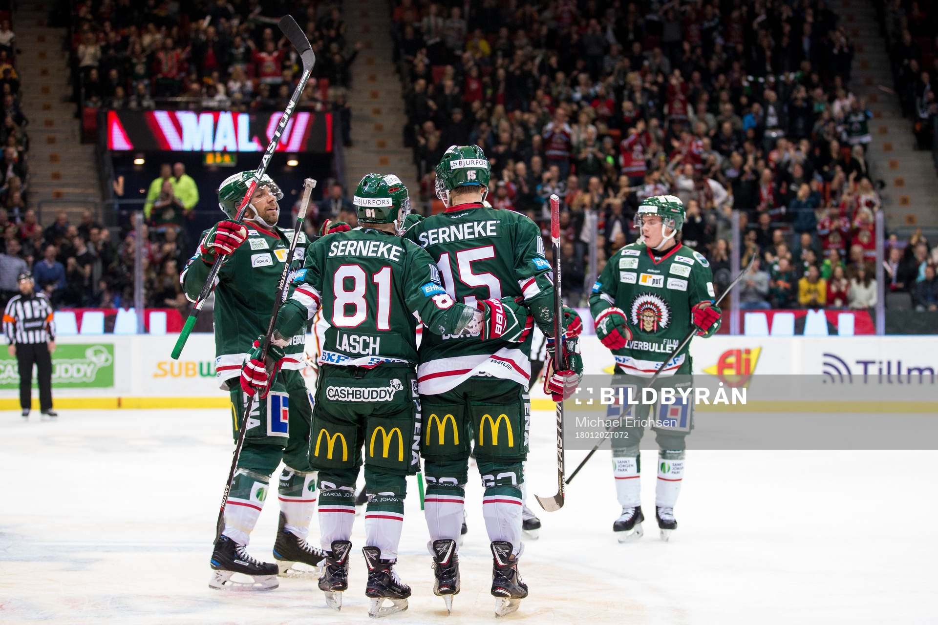 Frölundas Matt Donovan jublar och omfamnas