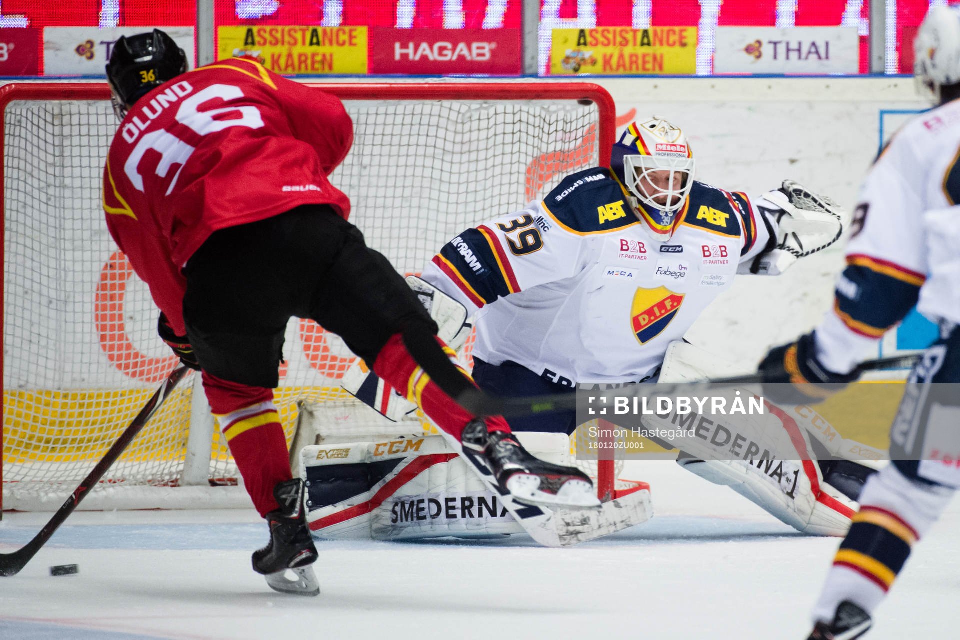 Brynäs Linus Ölund missar målchans på Djurgårdens