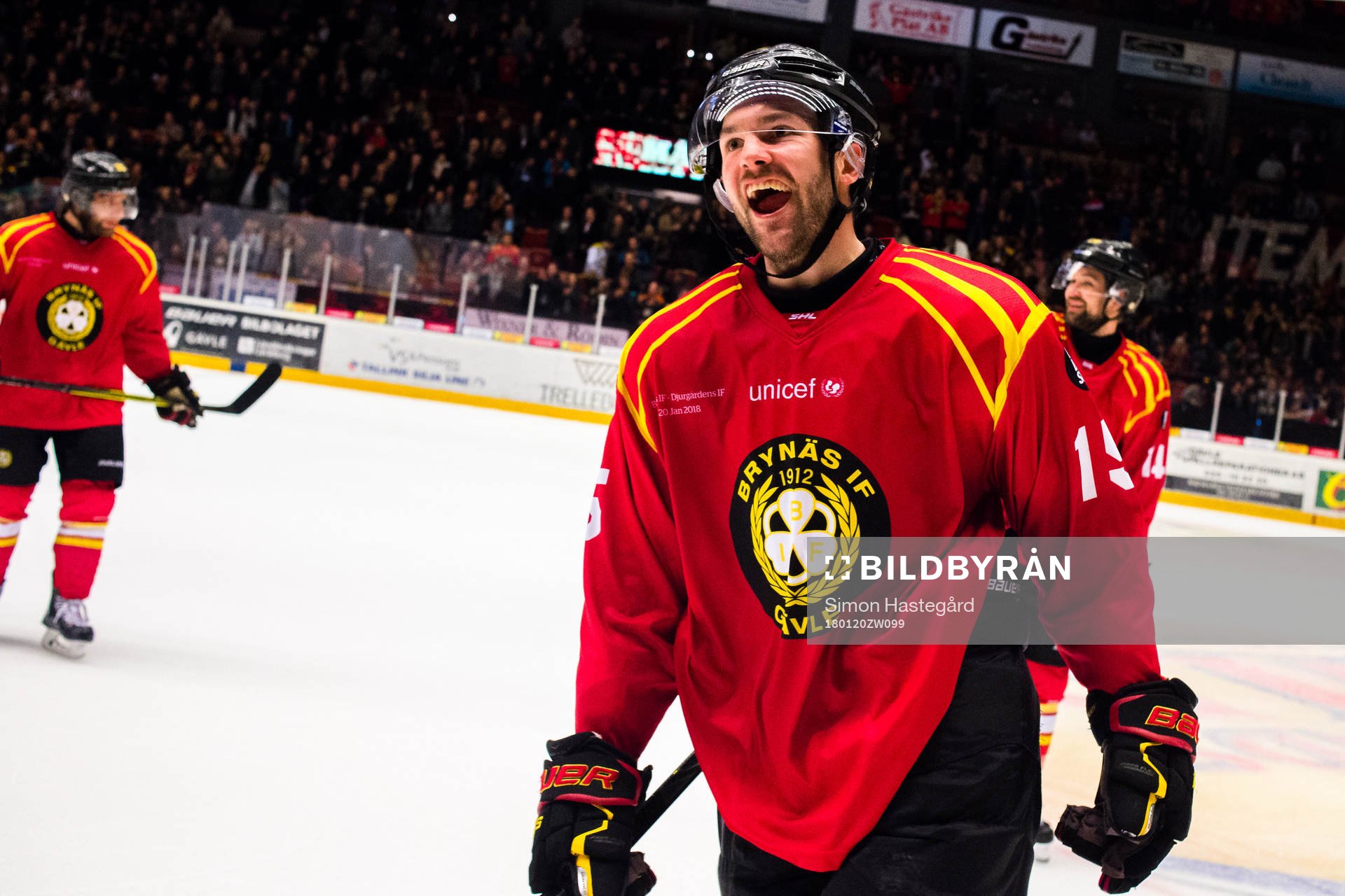 Brynäs Simon Bertilsson jublar