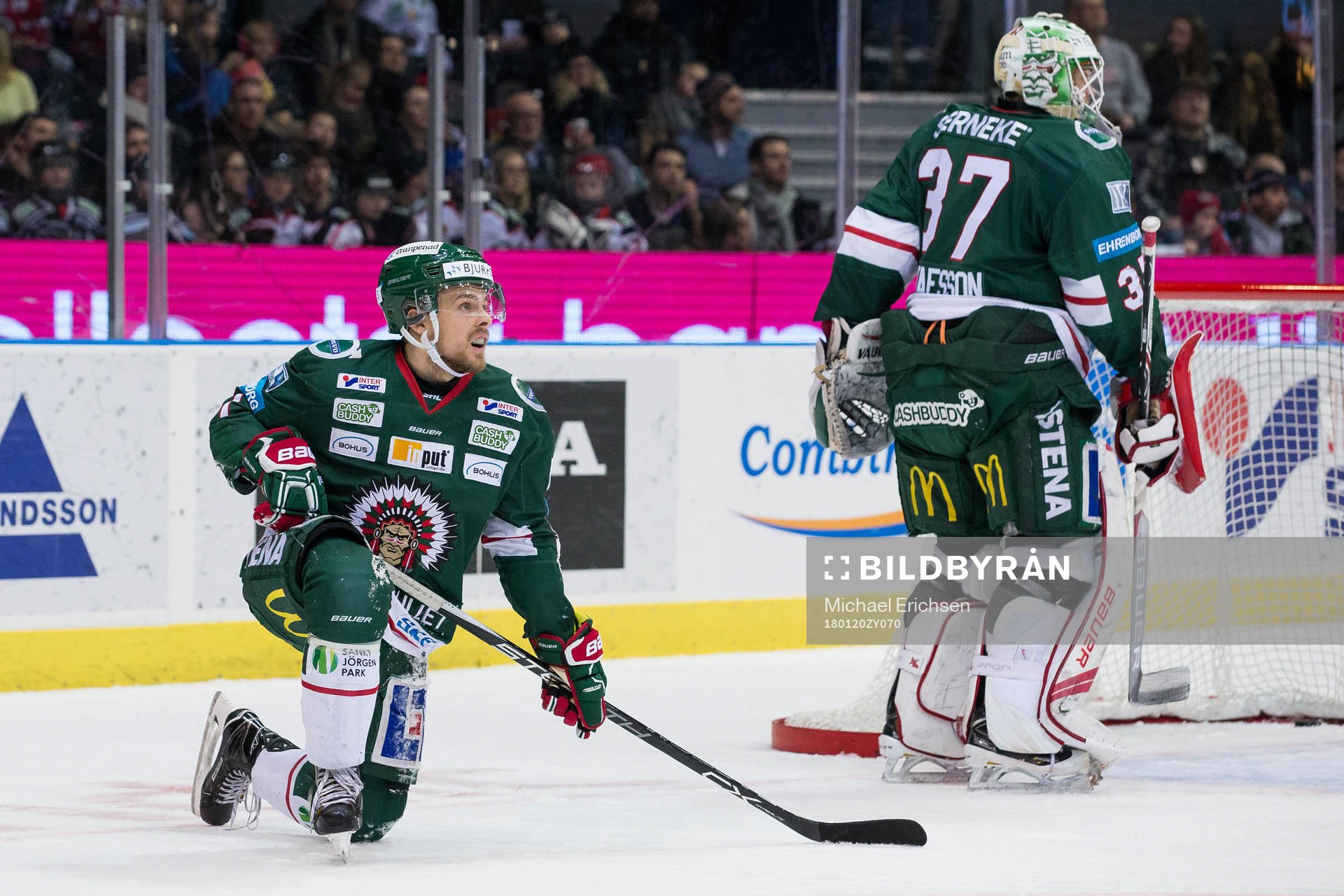 Frölundas Mats Rosseli Olsen och målvakt Johan Gustafsson