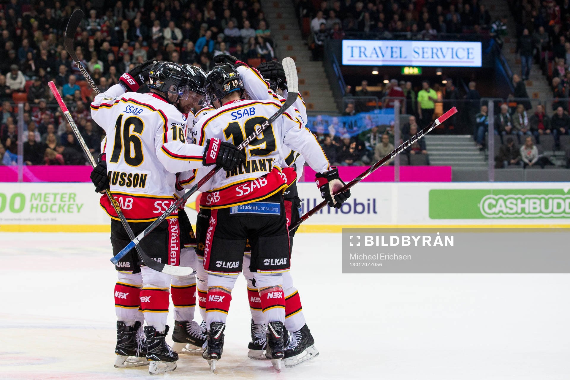Luleås Joonas Jalvanti jublar och omfamnas