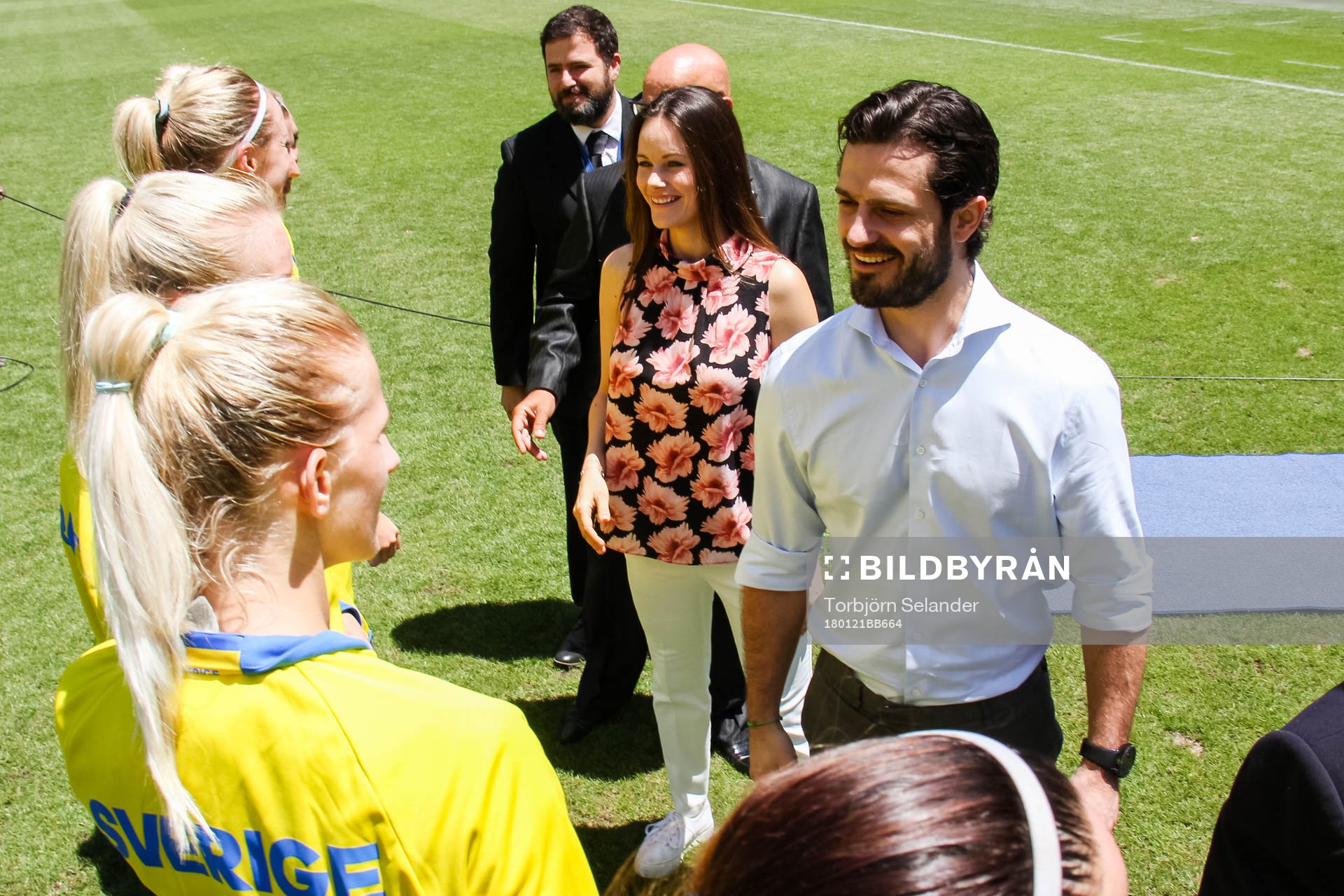 Prins Carl Philip och Prinsessan Sofia träffar spelarna