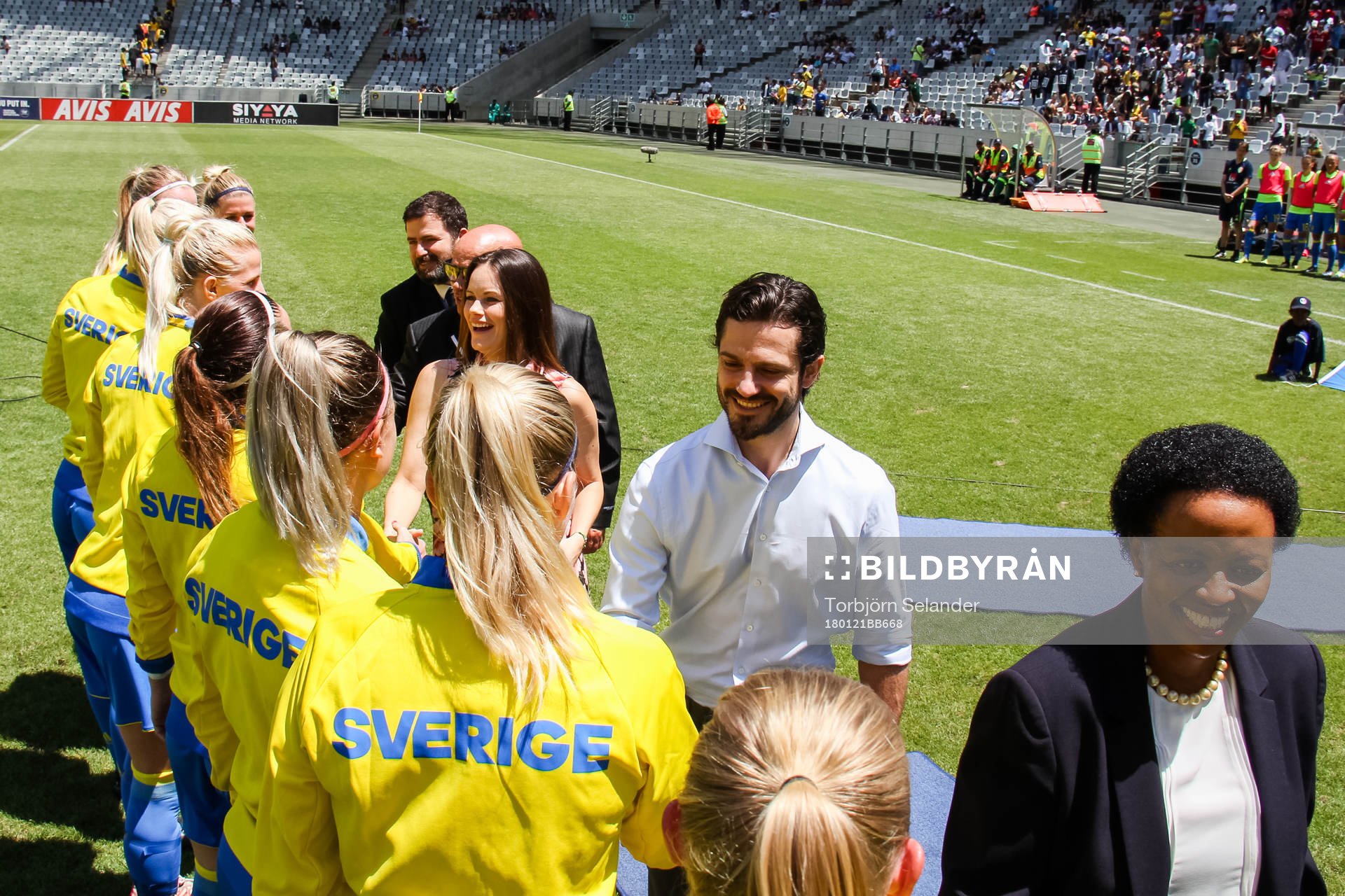 Prins Carl Philip och Prinsessan Sofia träffar spelarna