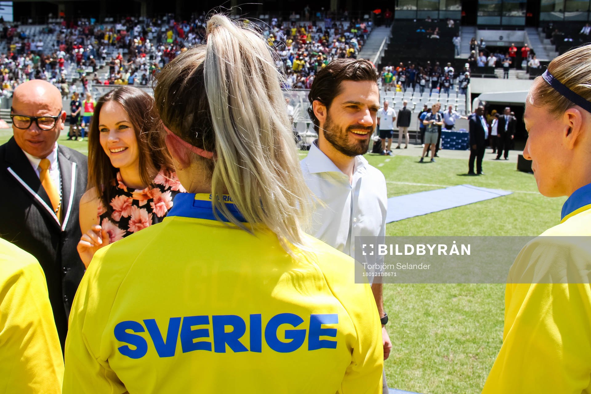 Prins Carl Philip och Prinsessan Sofia träffar spelarna före en träningslandskamp i fotboll mellan Sverige och Sydafrika den den 21 januari 2018 i Kapstaden.