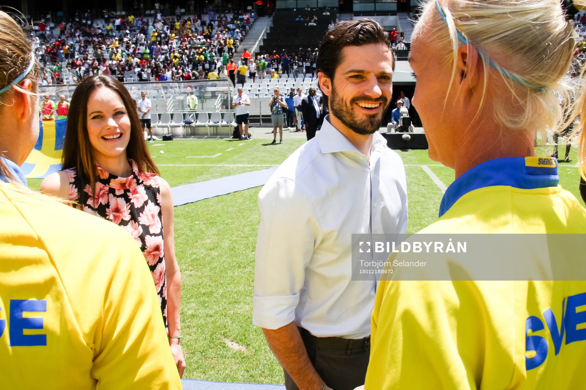 Prins Carl Philip och Prinsessan Sofia träffar spelarna före en träningslandskamp i fotboll mellan Sverige och Sydafrika den den 21 januari 2018 i Kapstaden.
