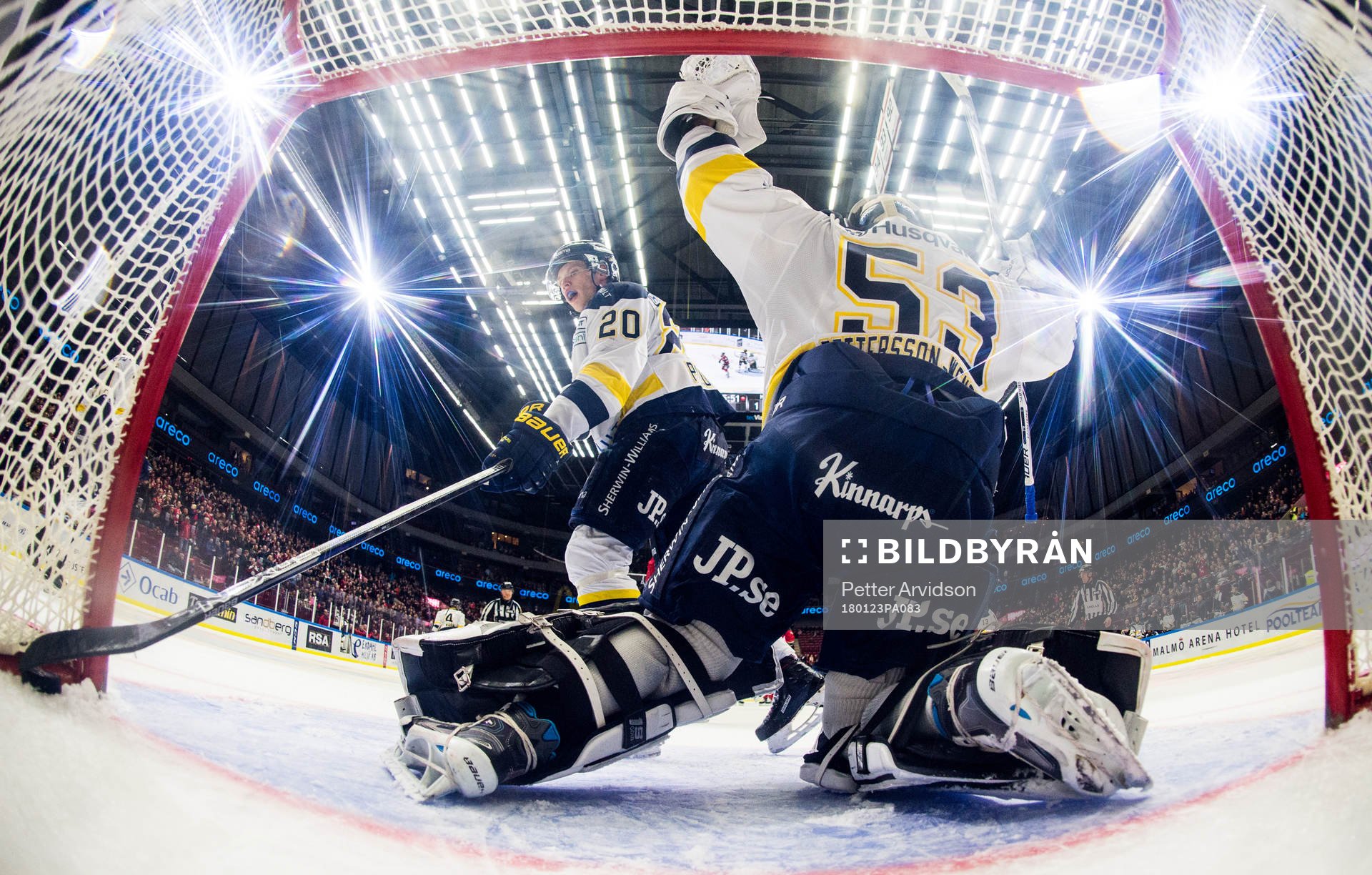 s Lawrence Pilut och målvakt Fredrik Pettersson-Wentzel