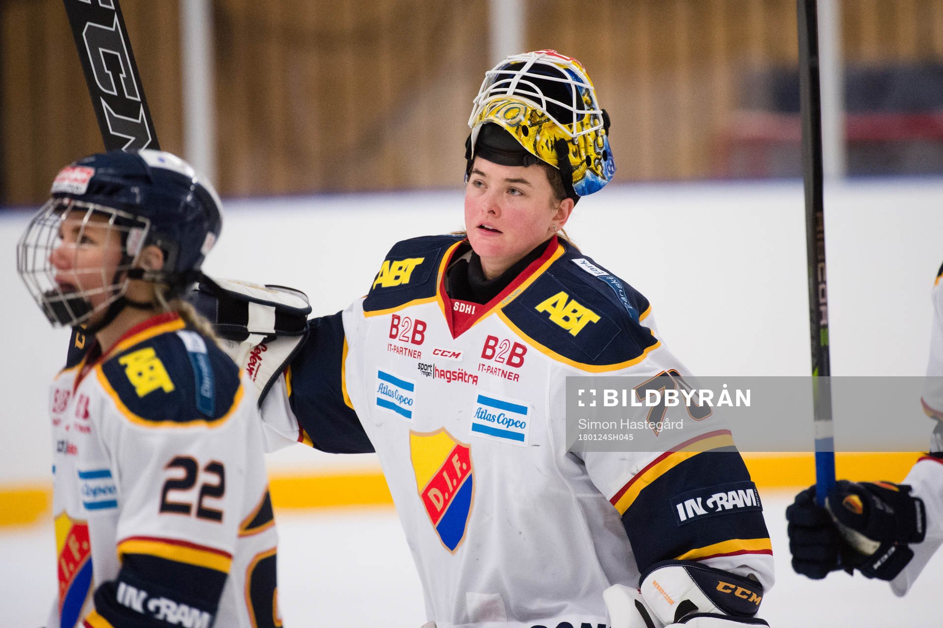 Djurgårdens målvakt Lovisa Berndtsson jublar