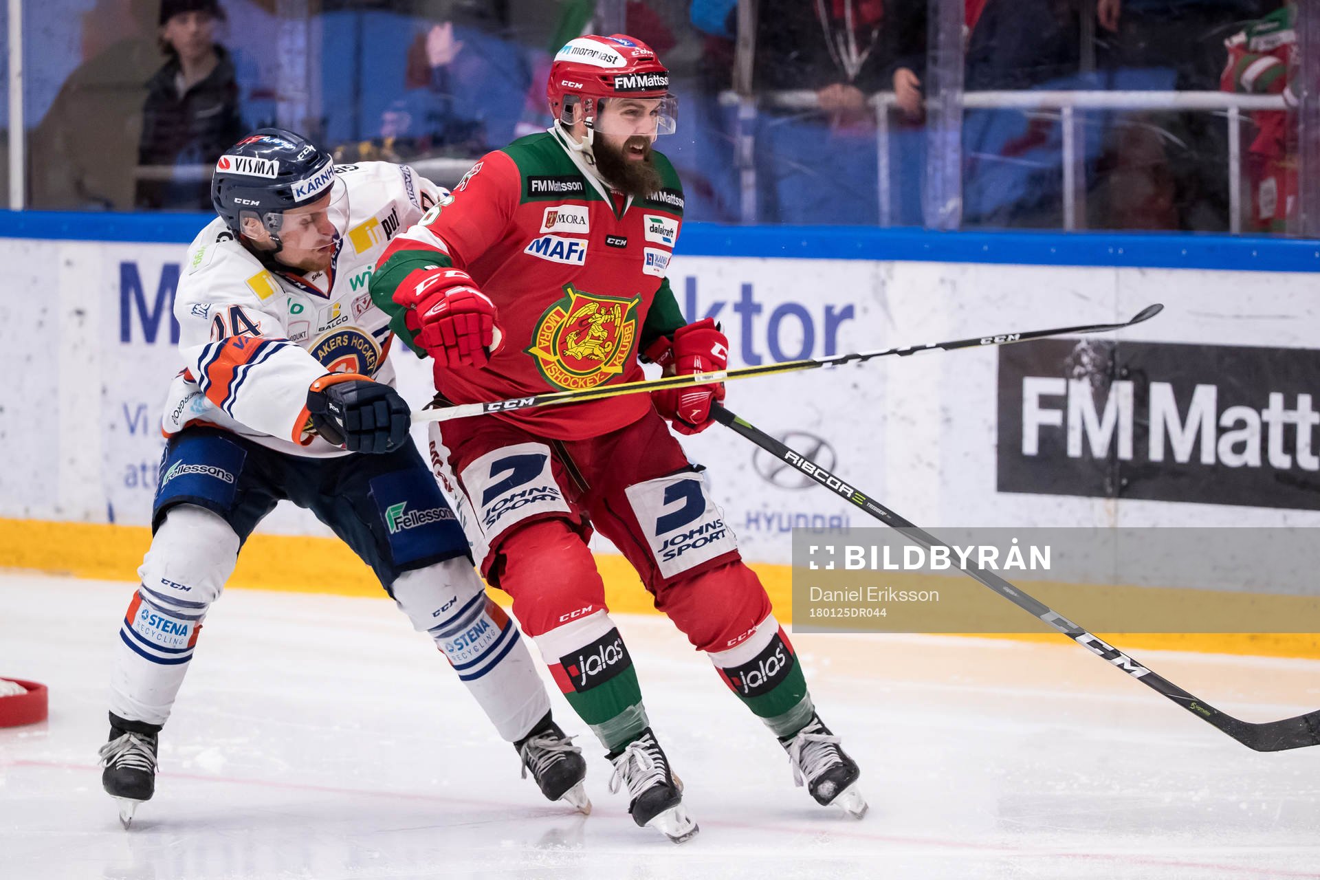 Växjös Brendan Shinnimin och Moras Steven Seigo  i