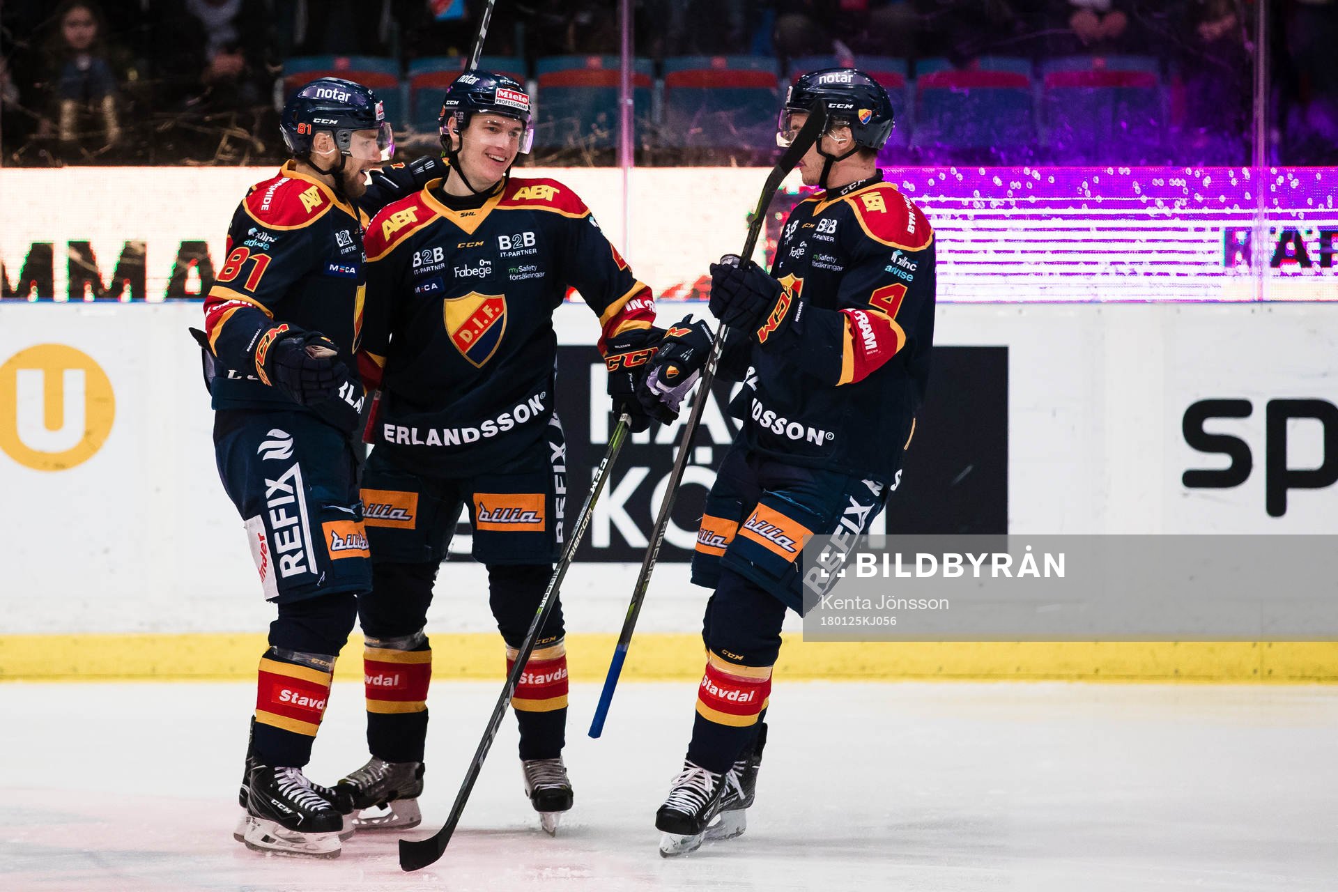 Djurgårdens Tom Nilsson jublar med Calle Ridderwall och