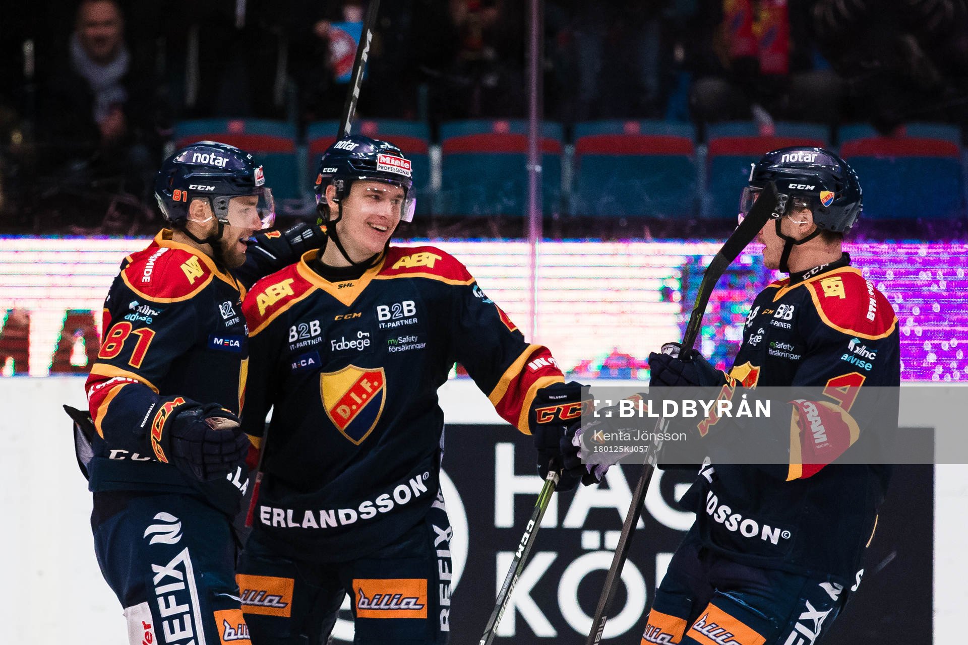 Djurgårdens Tom Nilsson jublar med Calle Ridderwall och