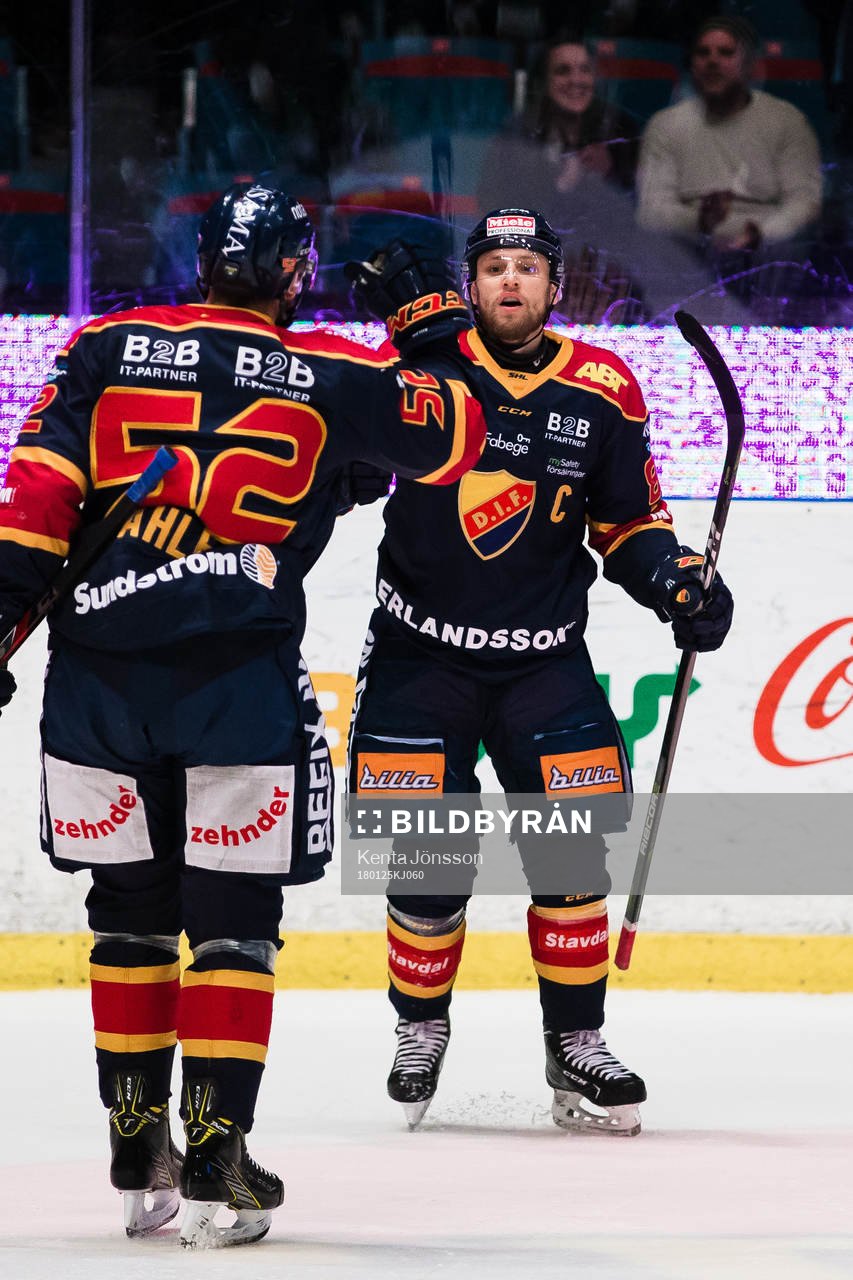 Djurgårdens Calle Ridderwall jublar med Mikael Ahlén