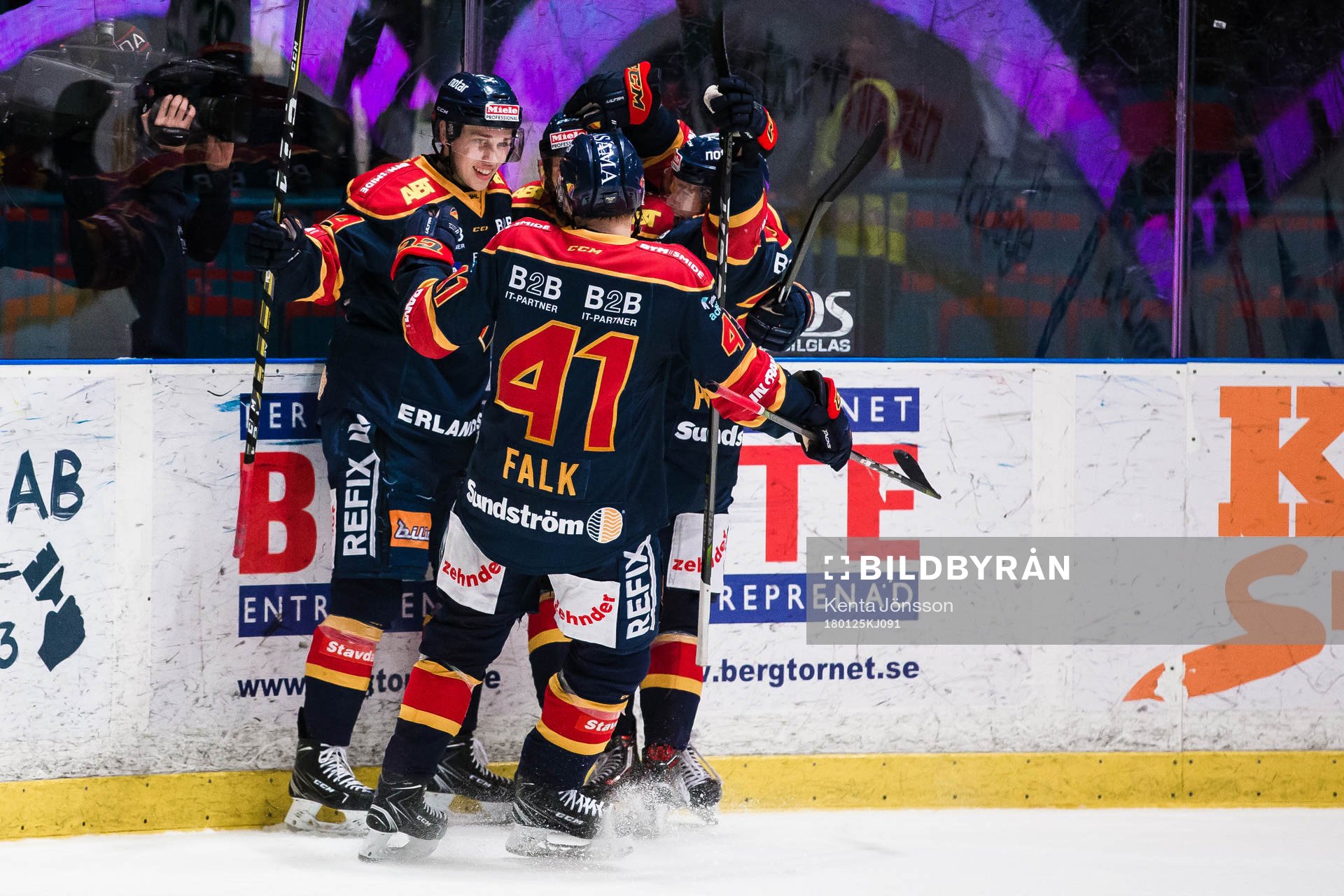 Djurgårdens Lukas Vejdemo jublar med Axel Jonsson Fjällby
