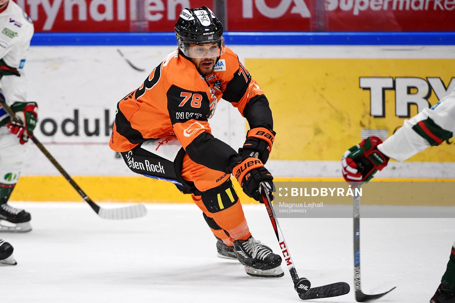 Karlskronas Akim Aliu med pucken