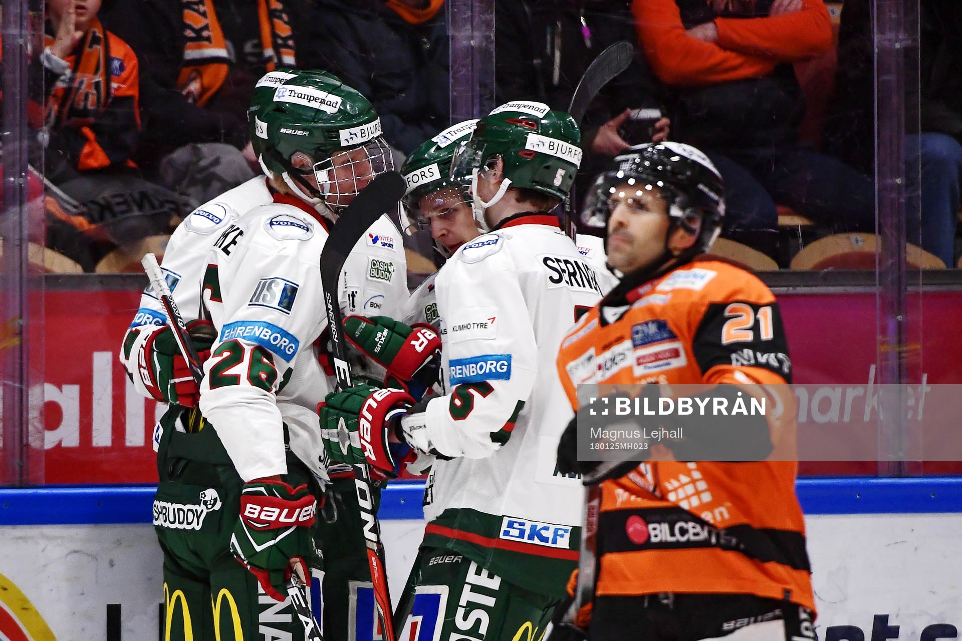 Frölundas Rasmus Dahlin jublar med lagkamrater