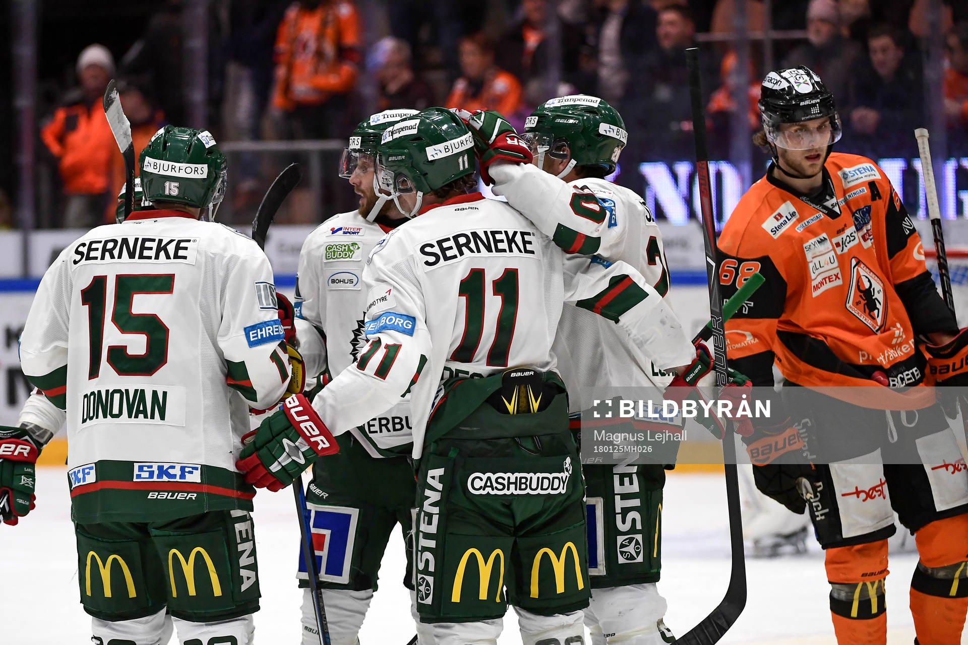 Frölundas Victor Olofsson jublar med lagkamrater