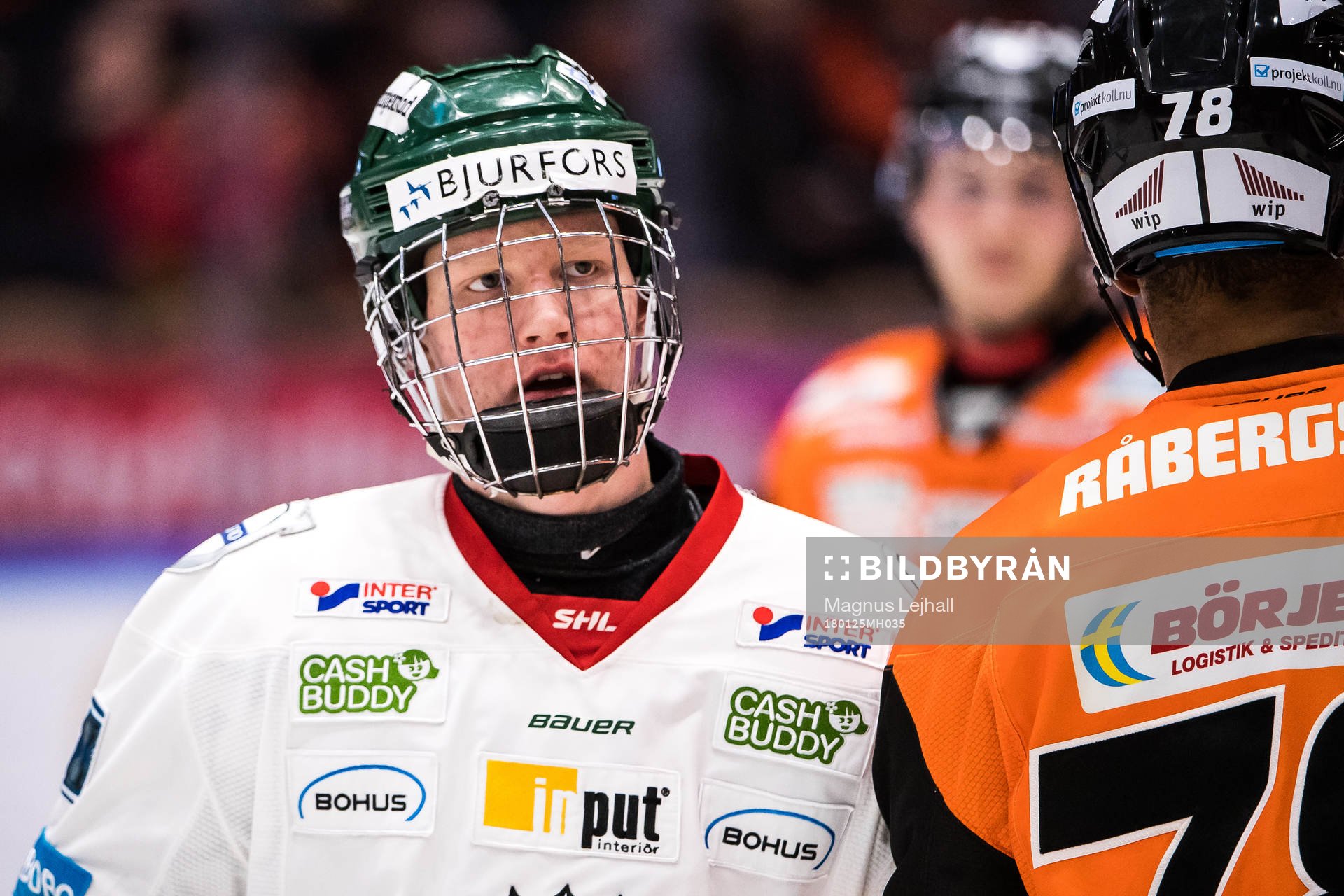 Frölundas Rasmus Dahlin  och Karlskronas Akim Aliu