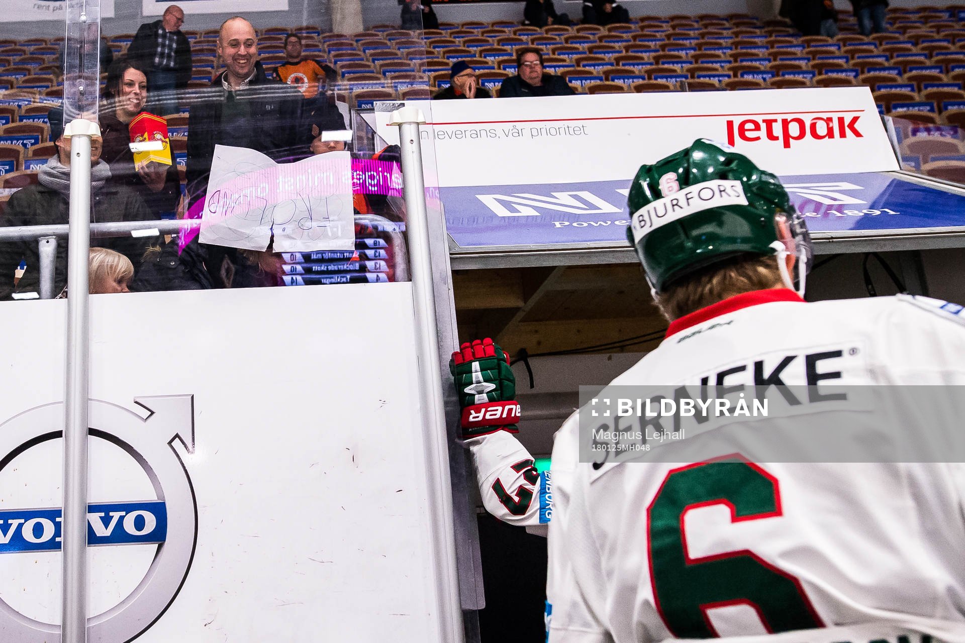 ung Frölunda supporter jublar