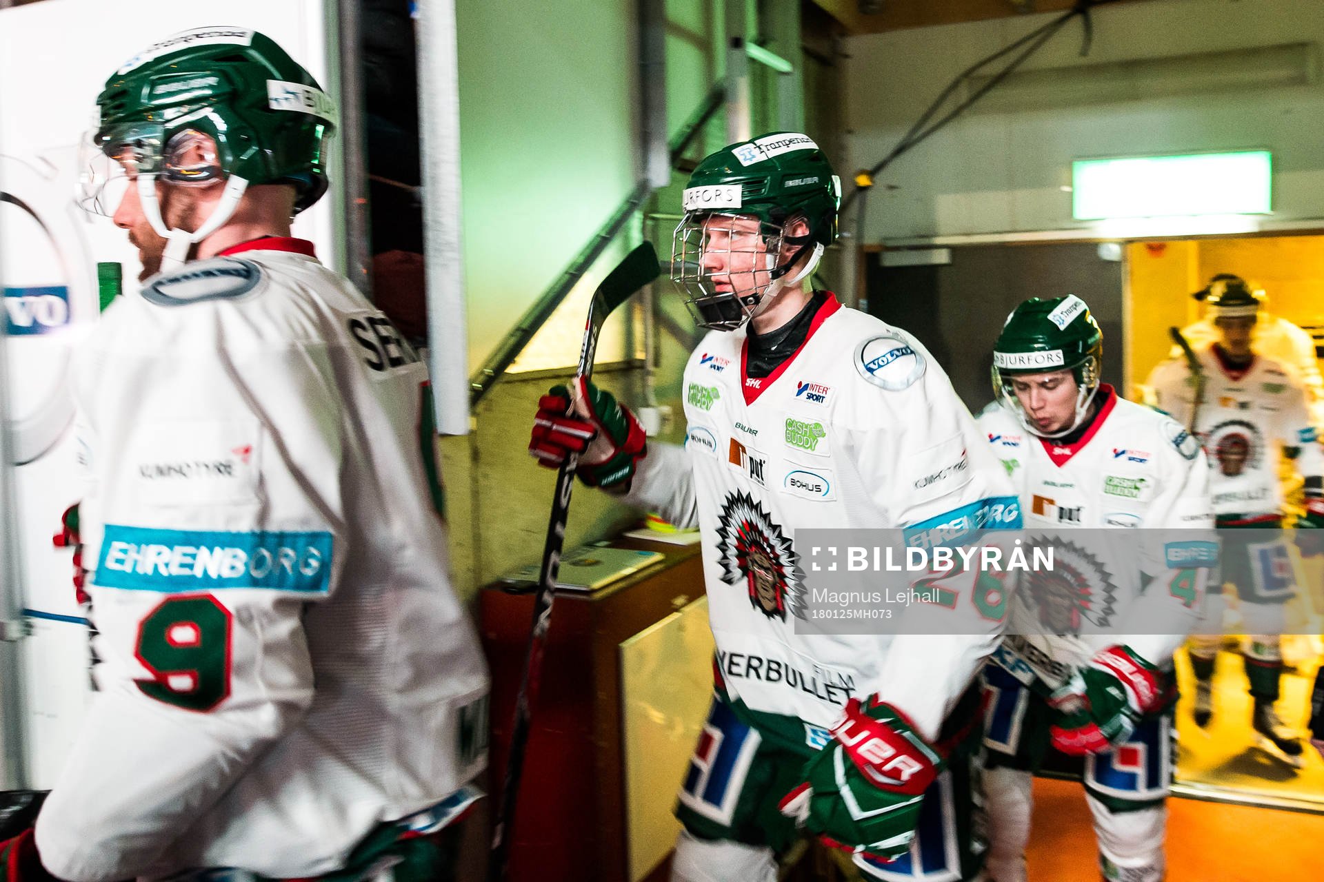 Frölundas Rasmus Dahlin  på väg in mot  ishockeymatchen