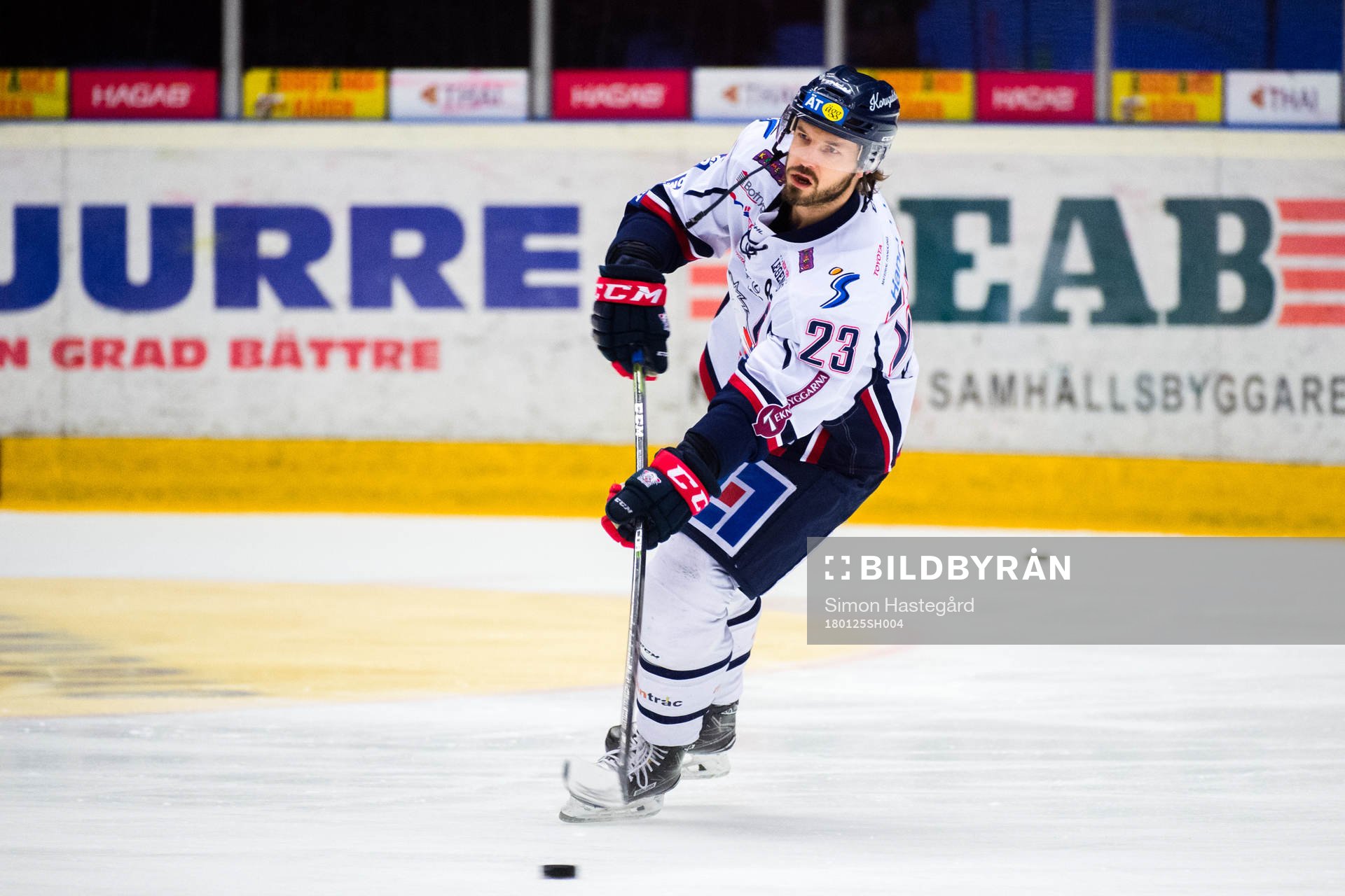 Linköpings Niklas Persson före  ishockeymatchen i SHL