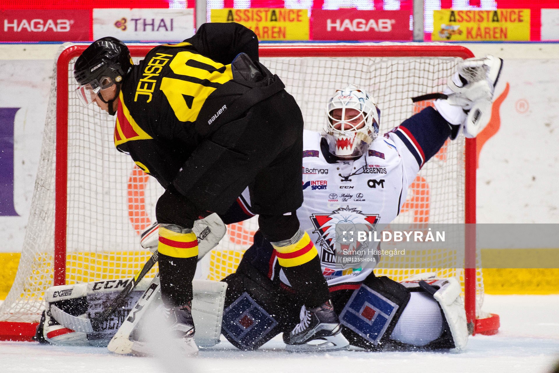 Brynäs Jesper Jensen med läge mot Linköpings målvakt