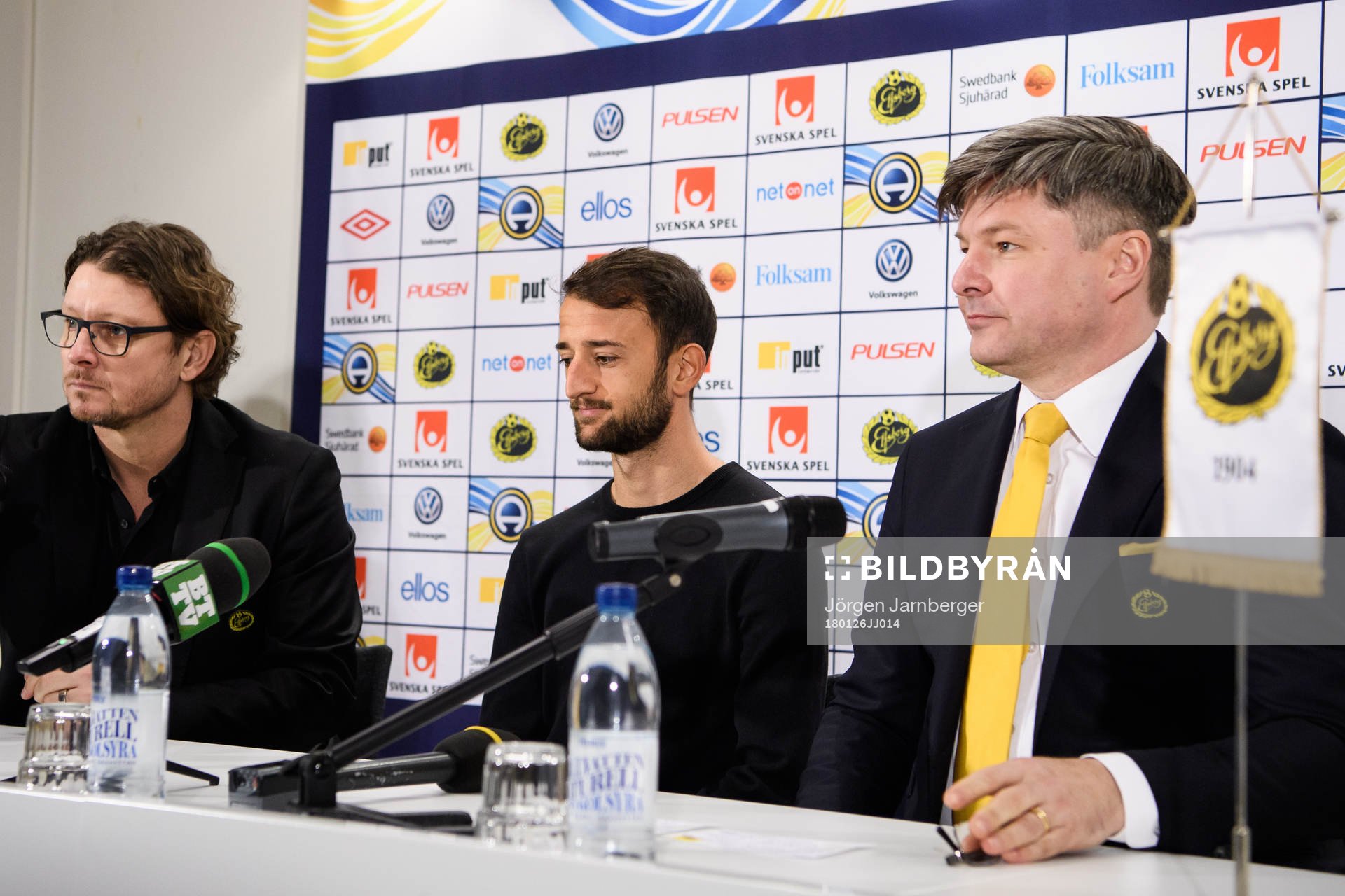 Elfsborgs klubbchef Stefan Andreasson, Robert Gojani och