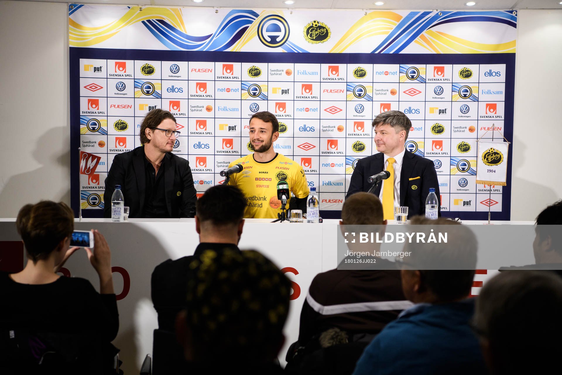 Elfsborgs klubbchef Stefan Andreasson, Robert Gojani och