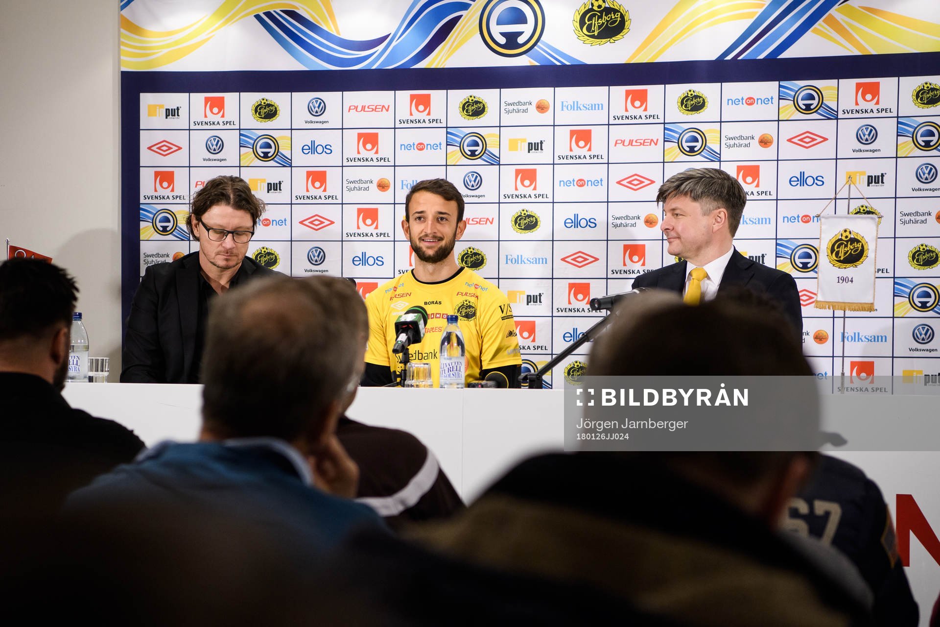 Elfsborgs klubbchef Stefan Andreasson, Robert Gojani och
