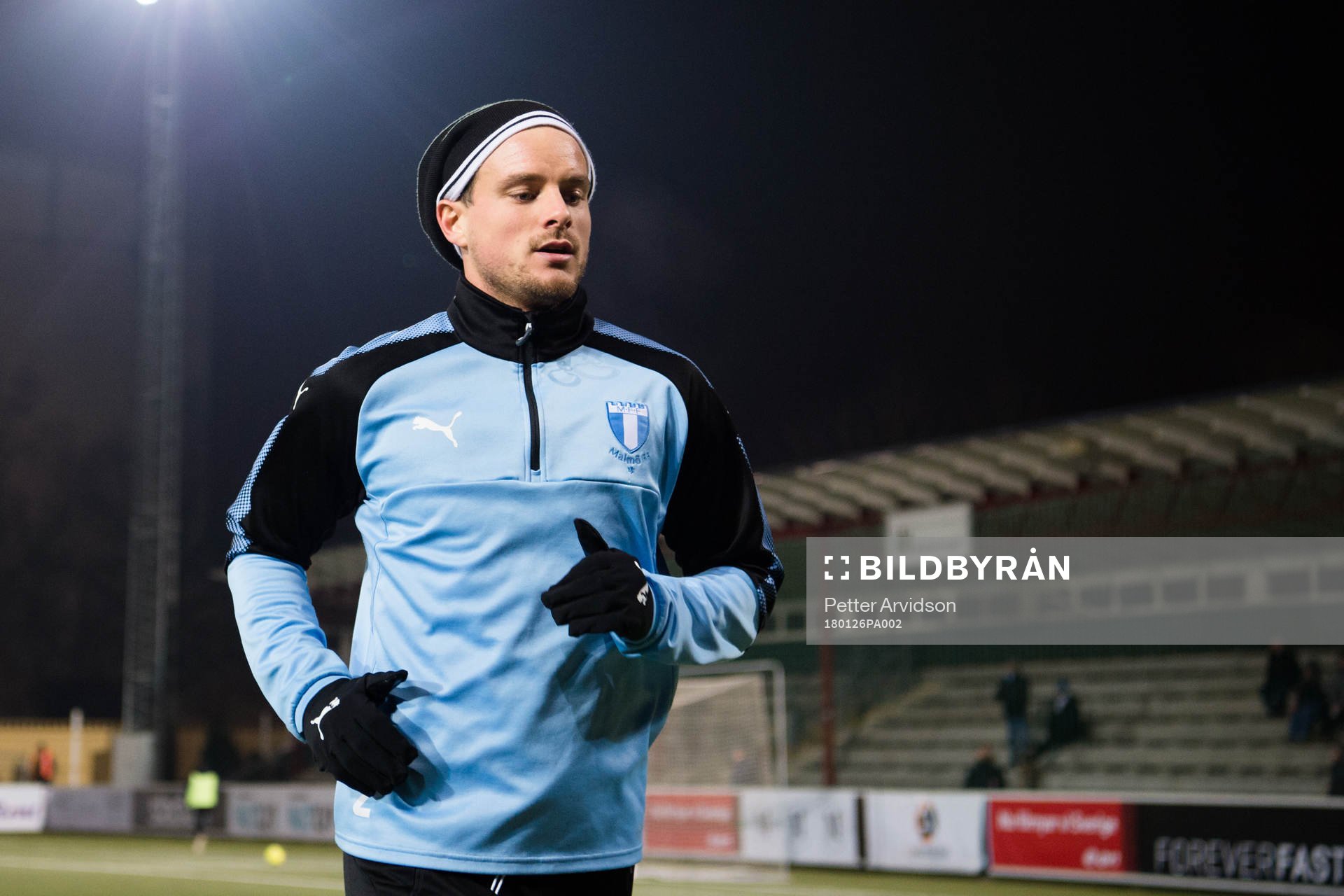 Malmö FFs Eric Larsson före en träningsmatch i fotboll