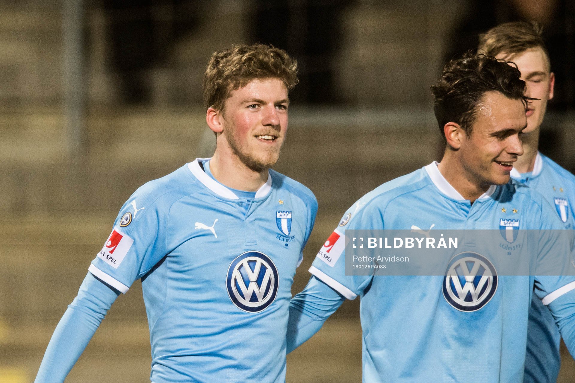 Malmö FFs Teddy Bergqvist jublar med Andreas Vindheim