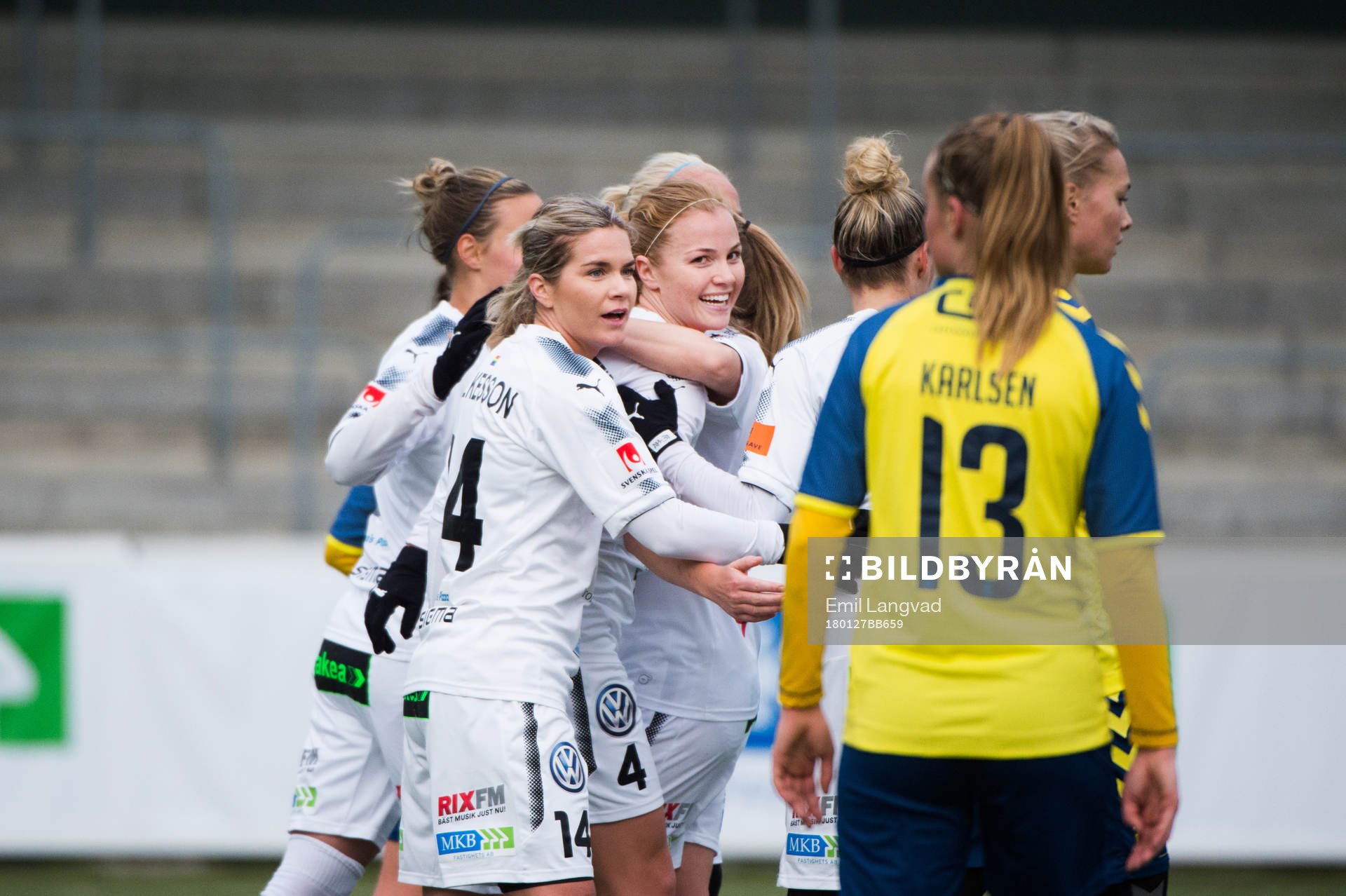 Rosengårds Glodis Perla Viggosdottir blir omkramad