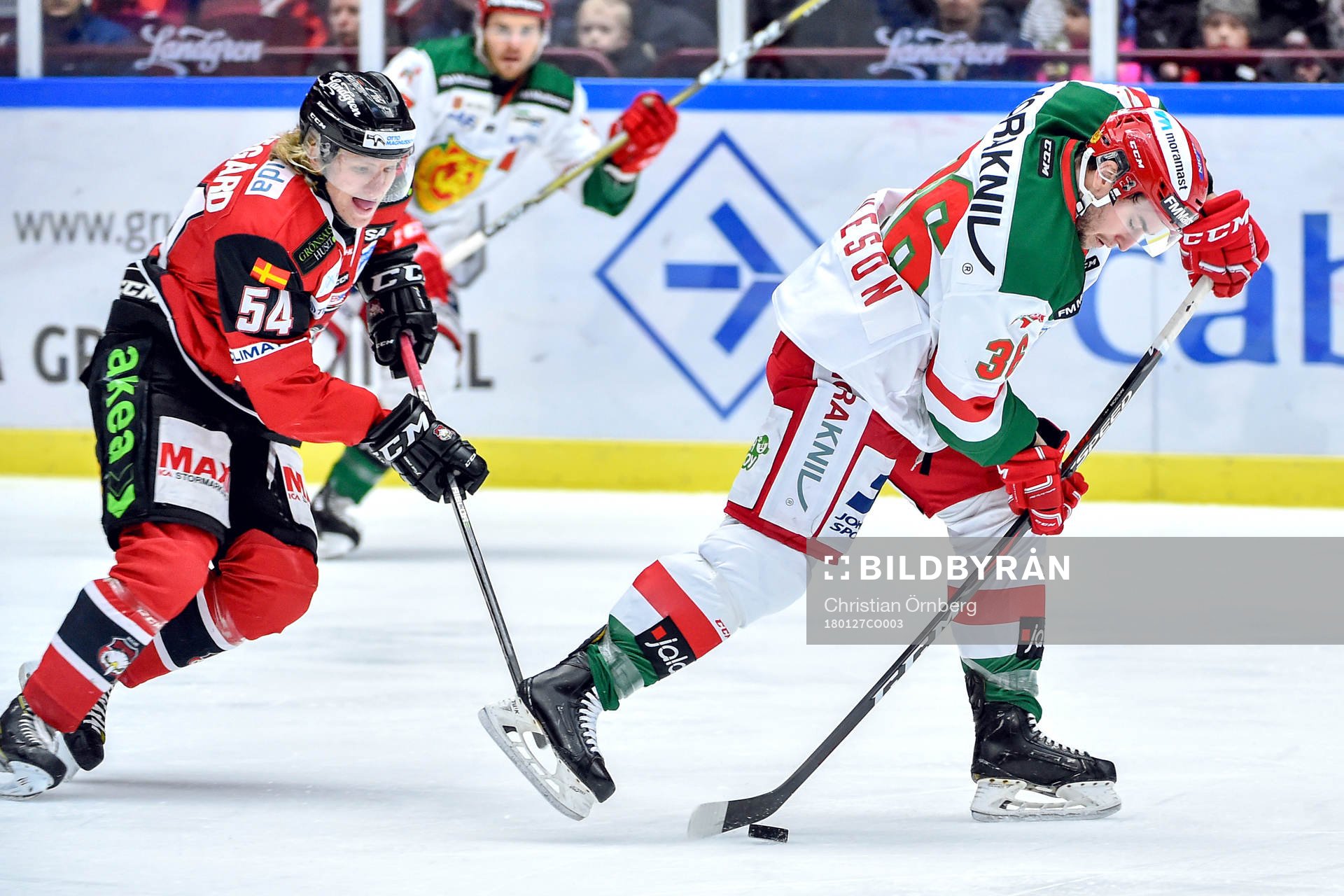 Malmö Redhawks Marcus Sylvegård och Moras Jason Akeson