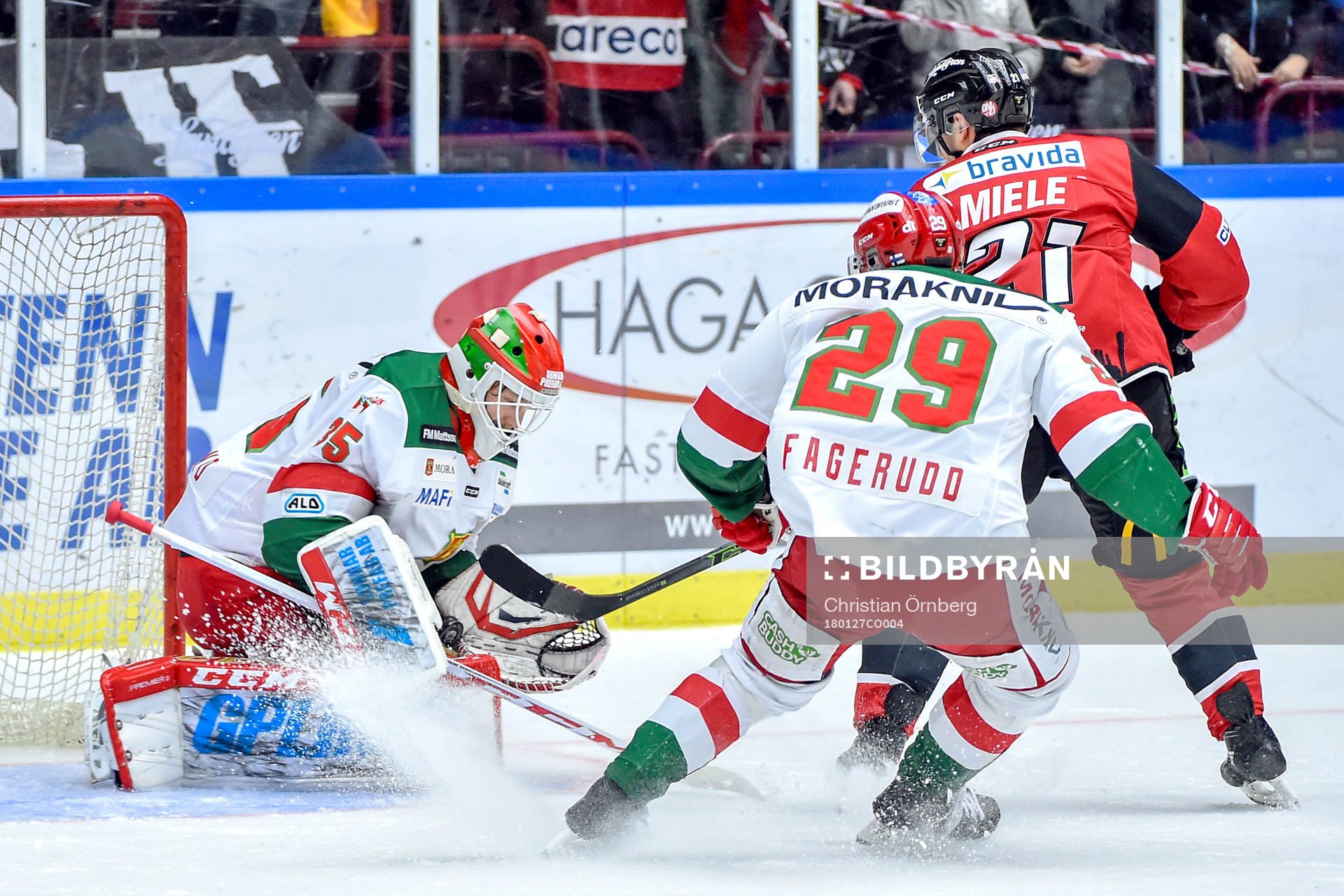 Malmö Redhawks Andy Miele och Moras målvakt Christian