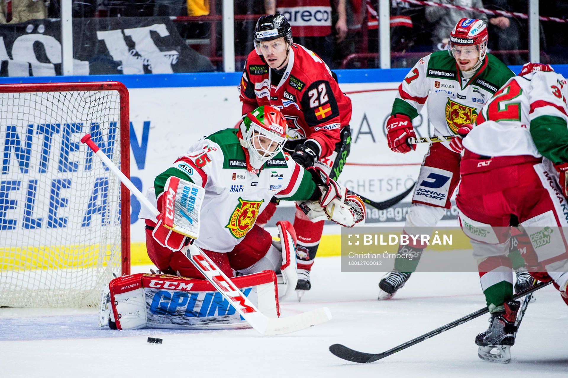 Moras målvakt Christian Engstrand mot Malmö Redhawks Lars