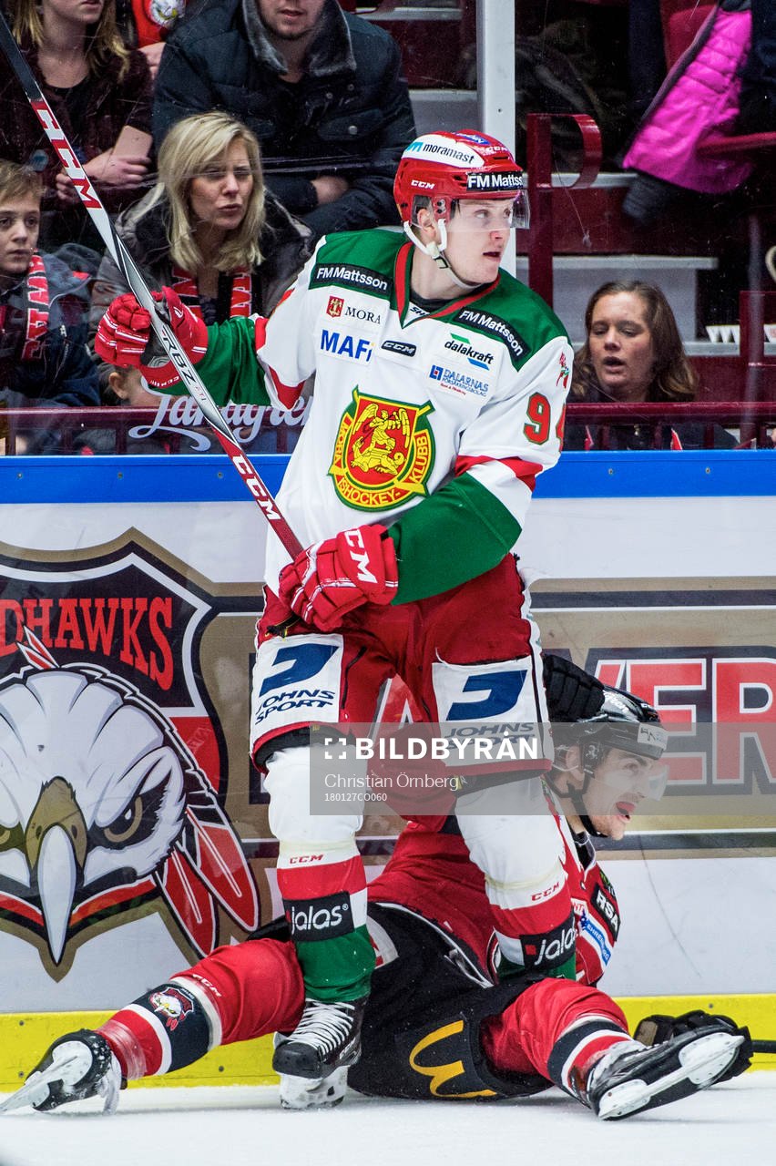 Moras Sebastian Hartmann mot Malmö Redhawks Nils Andersson