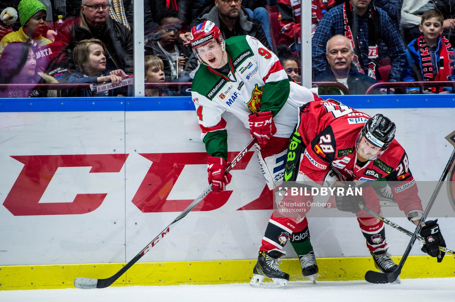 Moras Sebastian Hartmann mot Malmö Redhawks Jens Olsson