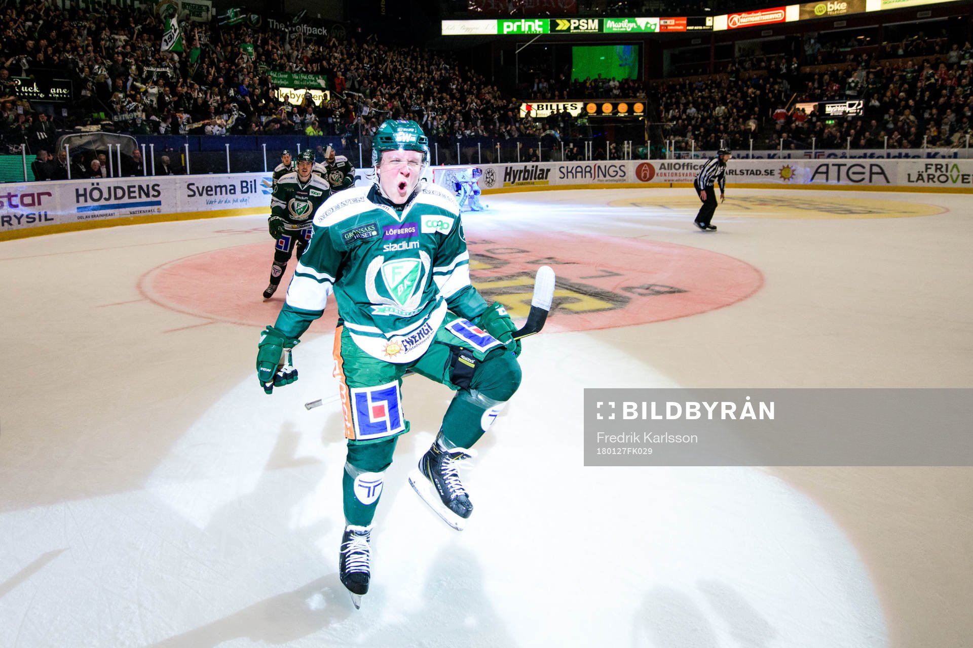 Färjestads Fabian Zetterlund jublar