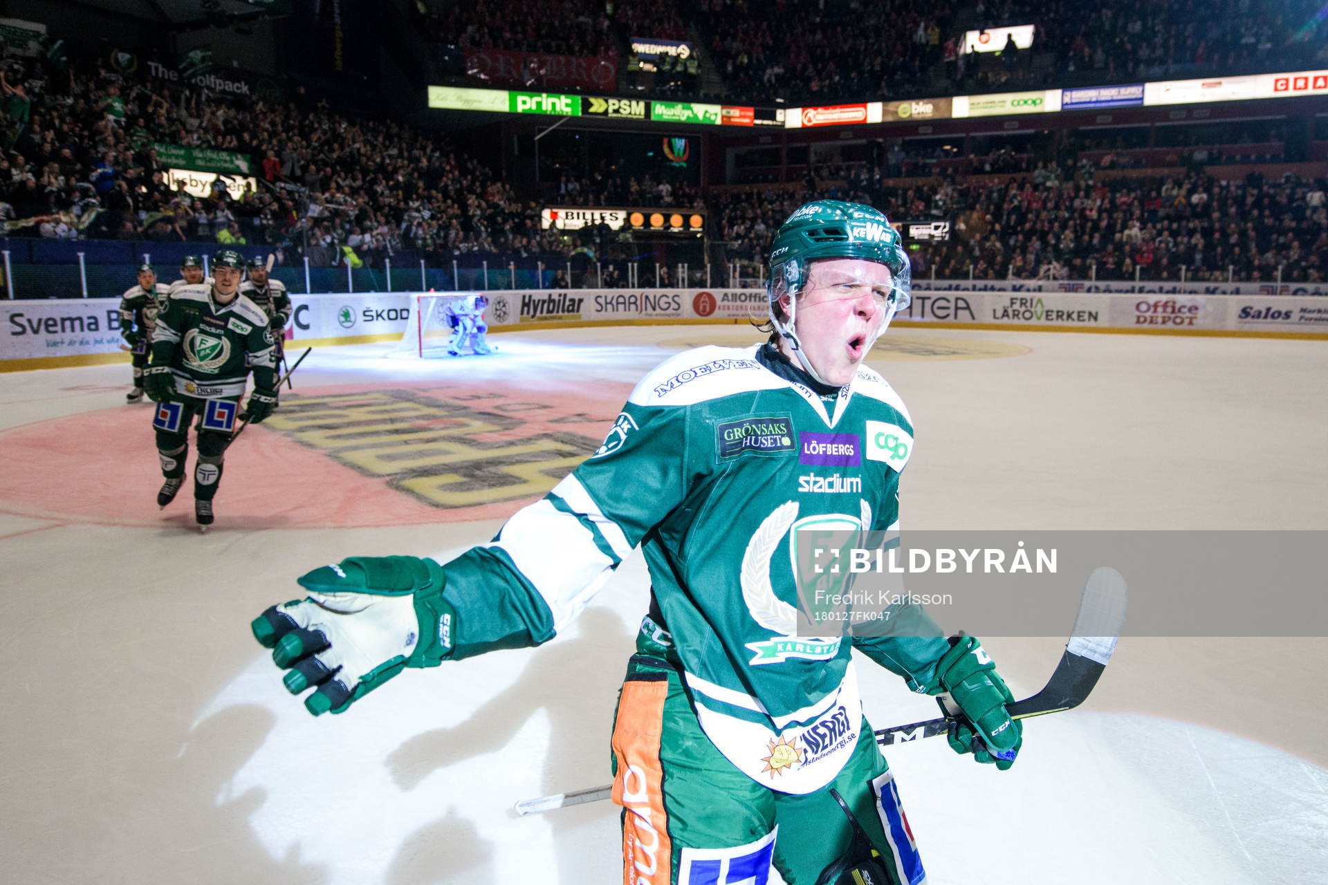 Färjestads Fabian Zetterlund jublar