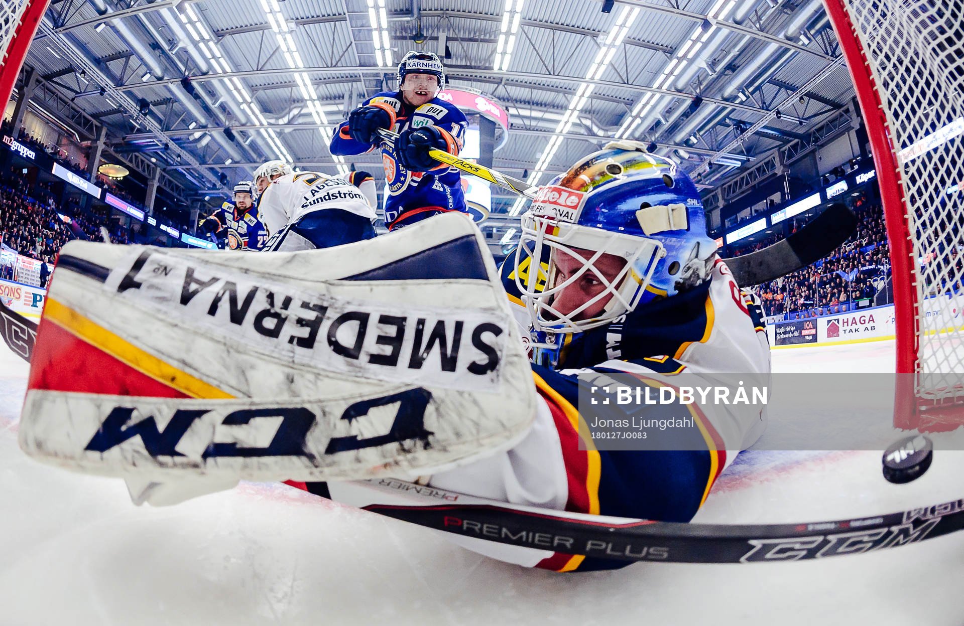 Växjös Elias Pettersson (ej i bild) gör mål 2-1 bakom