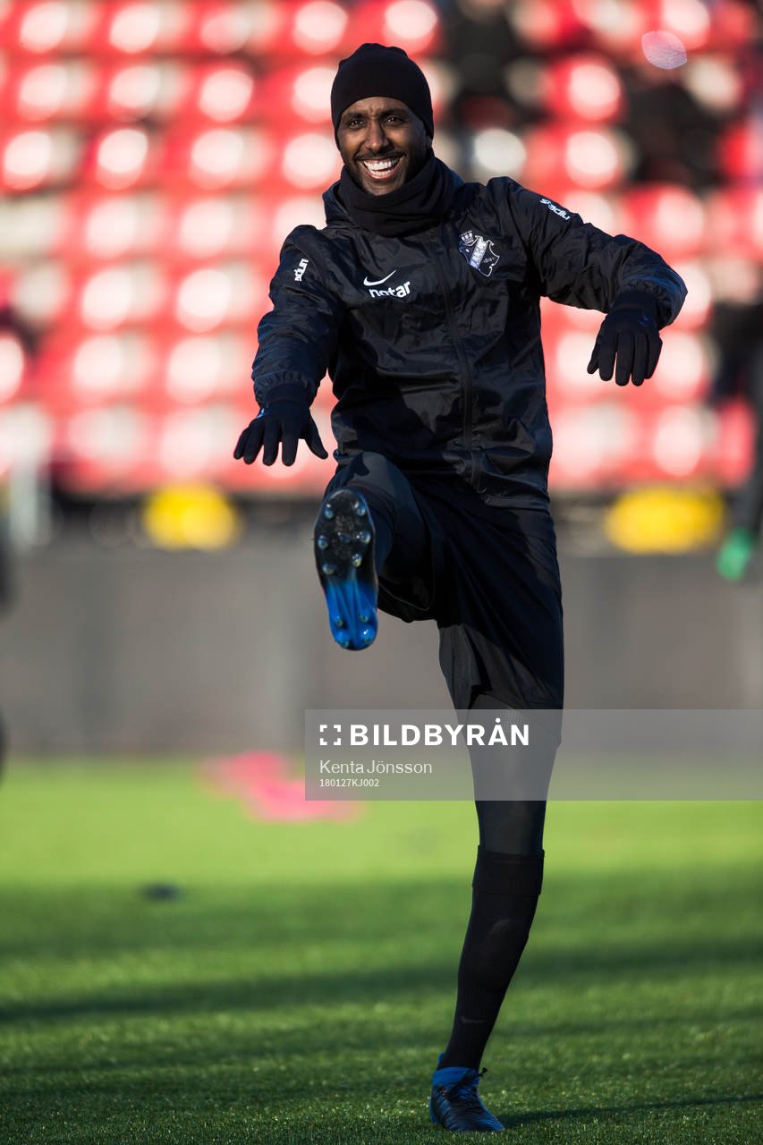 s Henok Goitom innan träningsmatchen i fotboll mellan AIK