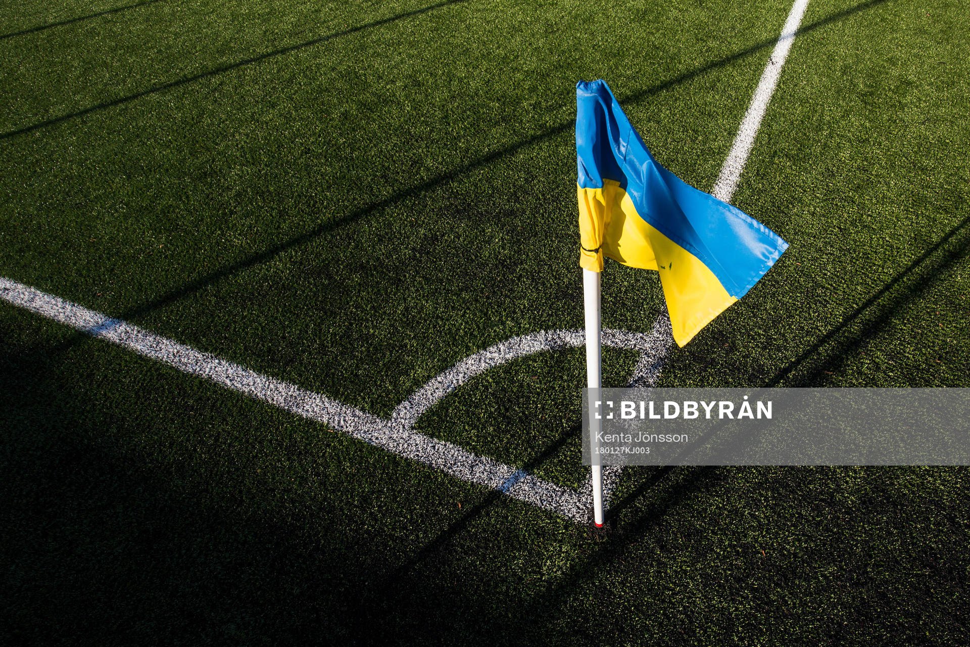 Hörnflagga innan träningsmatchen i fotboll mellan AIK och