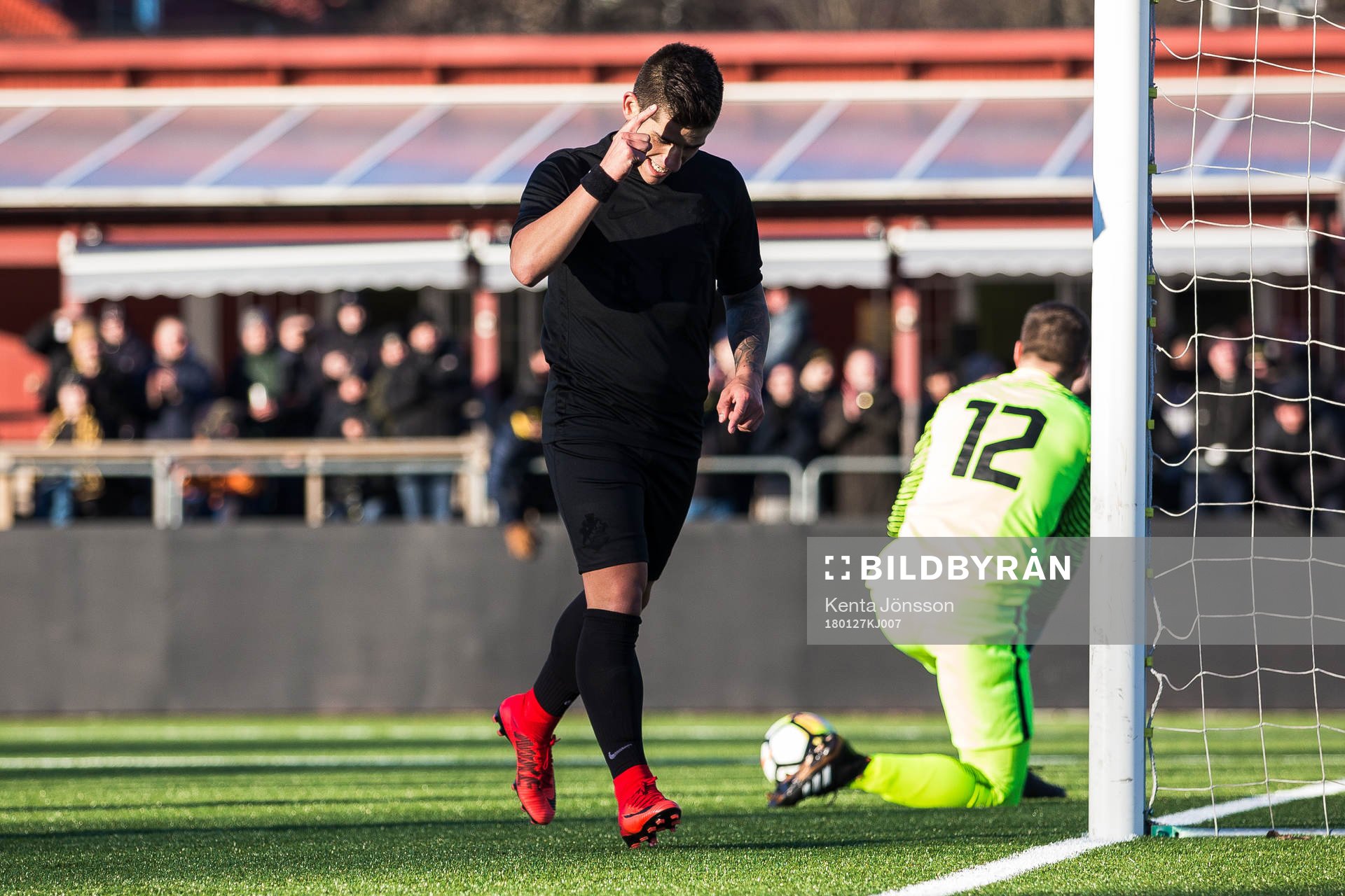 AIK:s Nicolas Marcelo Stefanelli jublar efter 1-0 under träningsmatchen i fotboll mellan AIK och Inter Åbo den 27 Januari 2018 i Stockholm. 