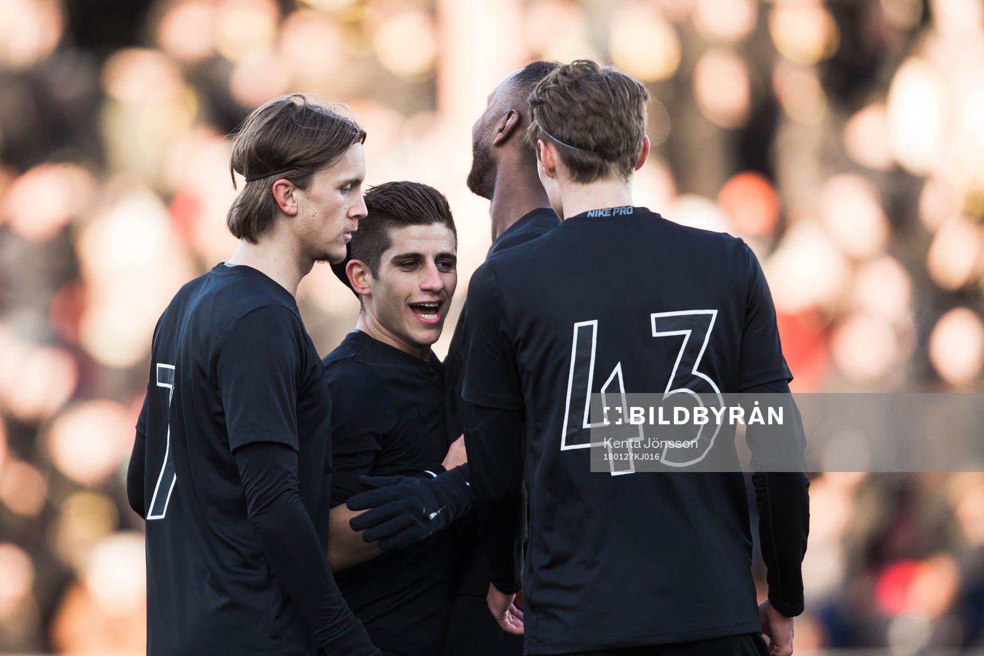 s Nicolas Marcelo Stefanelli jublar med Kristoffer Olsson ,
