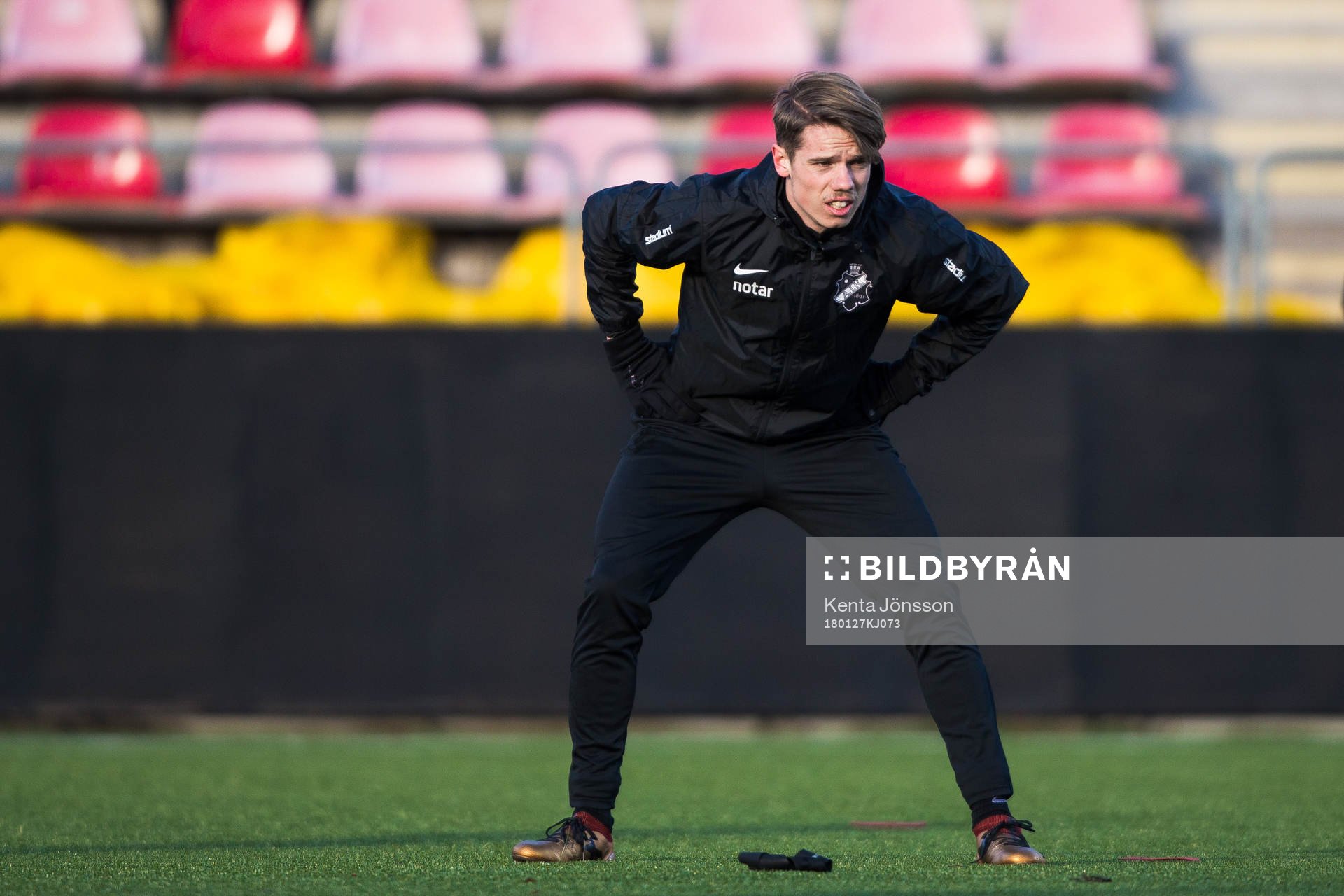 s Robert Taylor innan träningsmatchen i fotboll mellan AIK