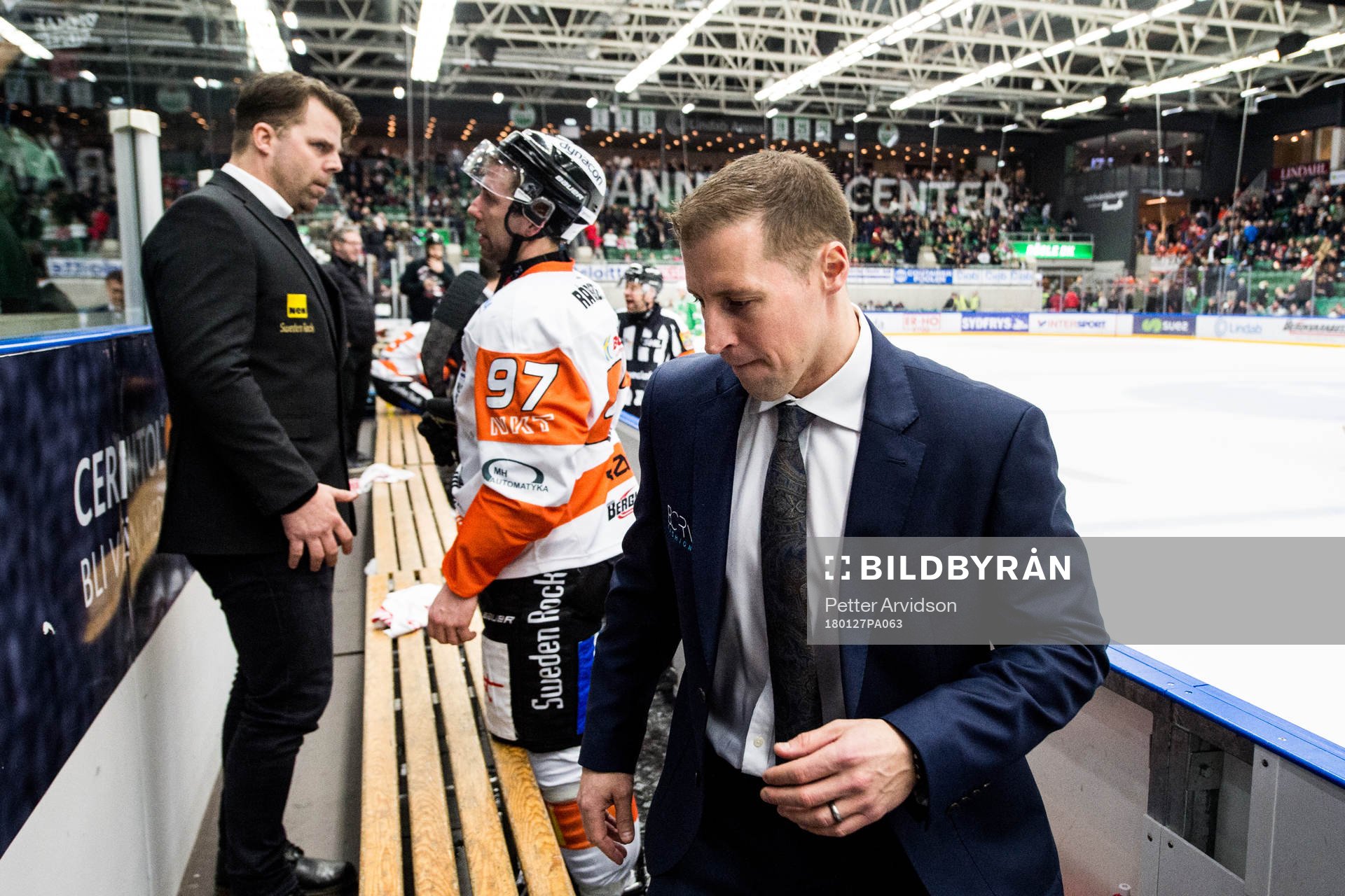 Rögles tränare Cam Abbott lämnar båset i periodpaus