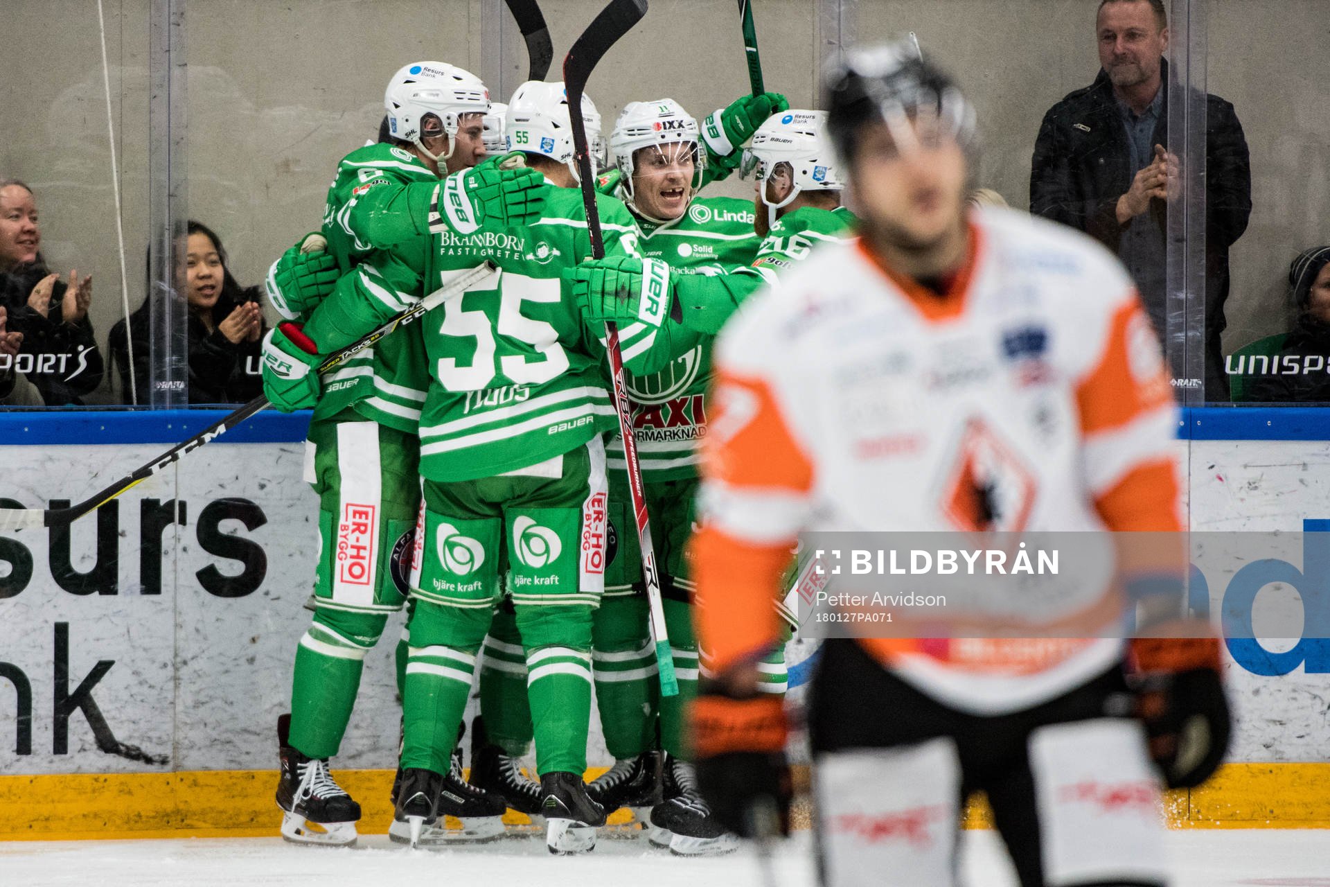 Rögles spelare jublar