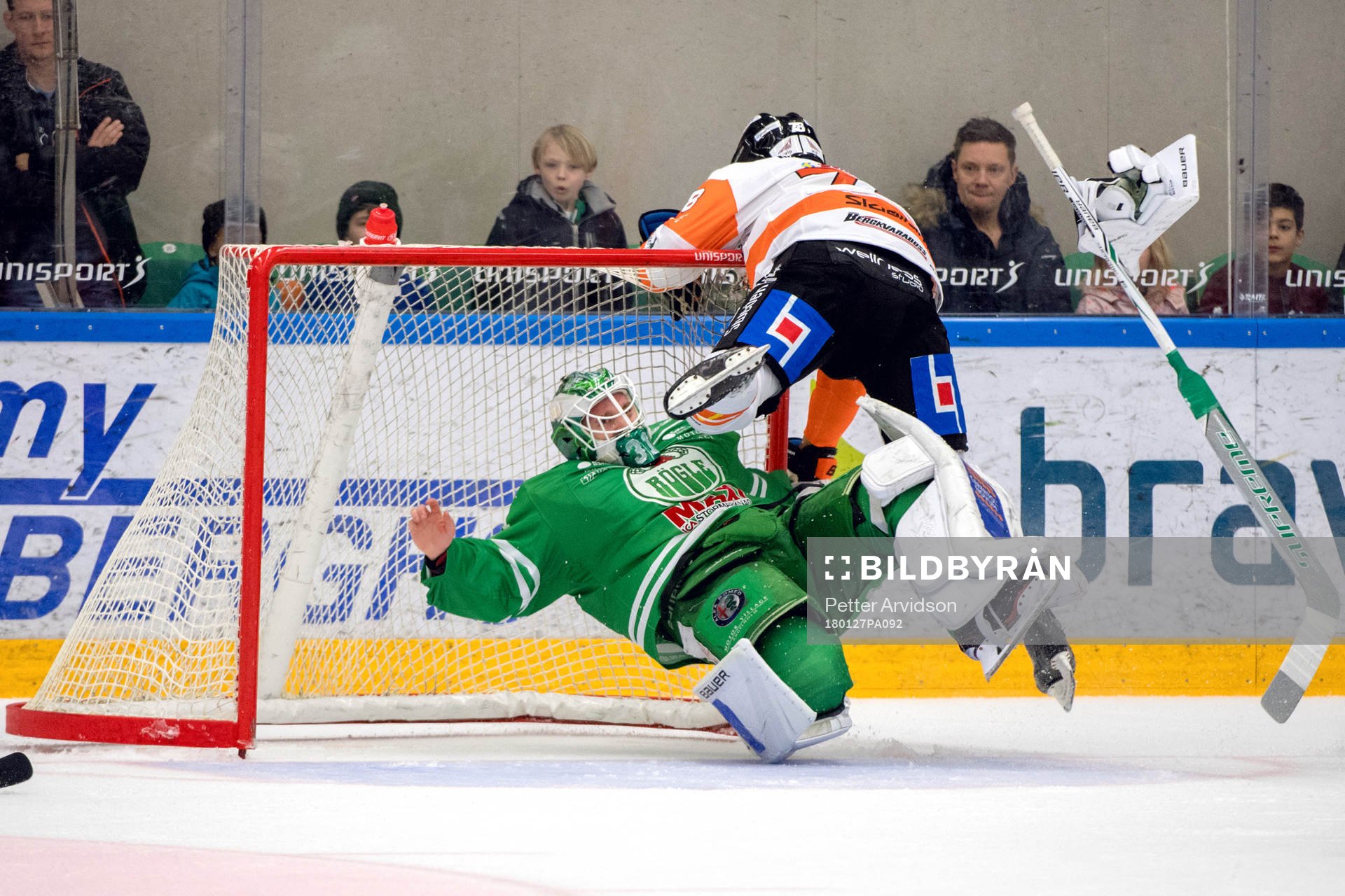 Karlskronas Akim Aliu delar ut